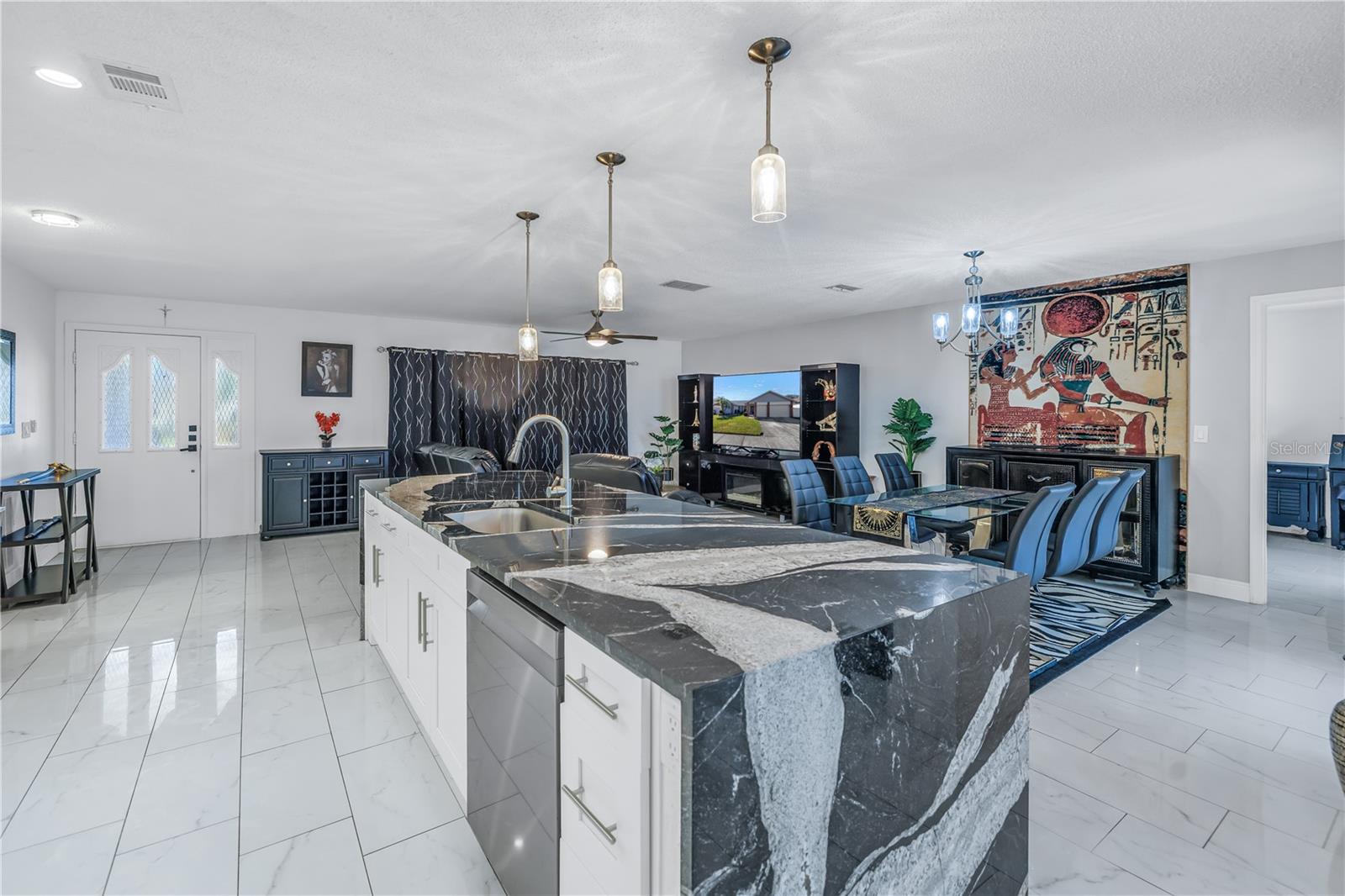 Listing photo id 11 for 11600 Tradewinds Boulevard