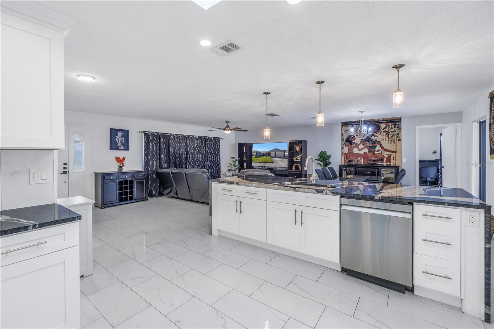 Listing photo id 12 for 11600 Tradewinds Boulevard