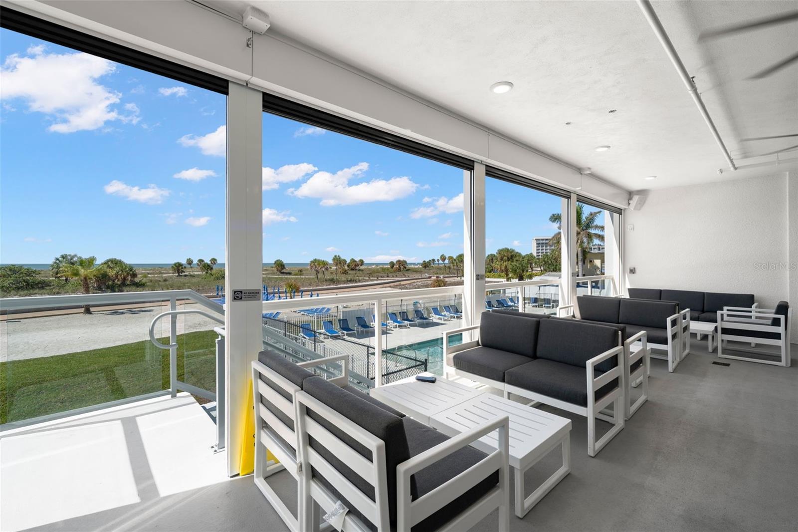 Listing photo id 28 for 11500 Gulf Boulevard 304