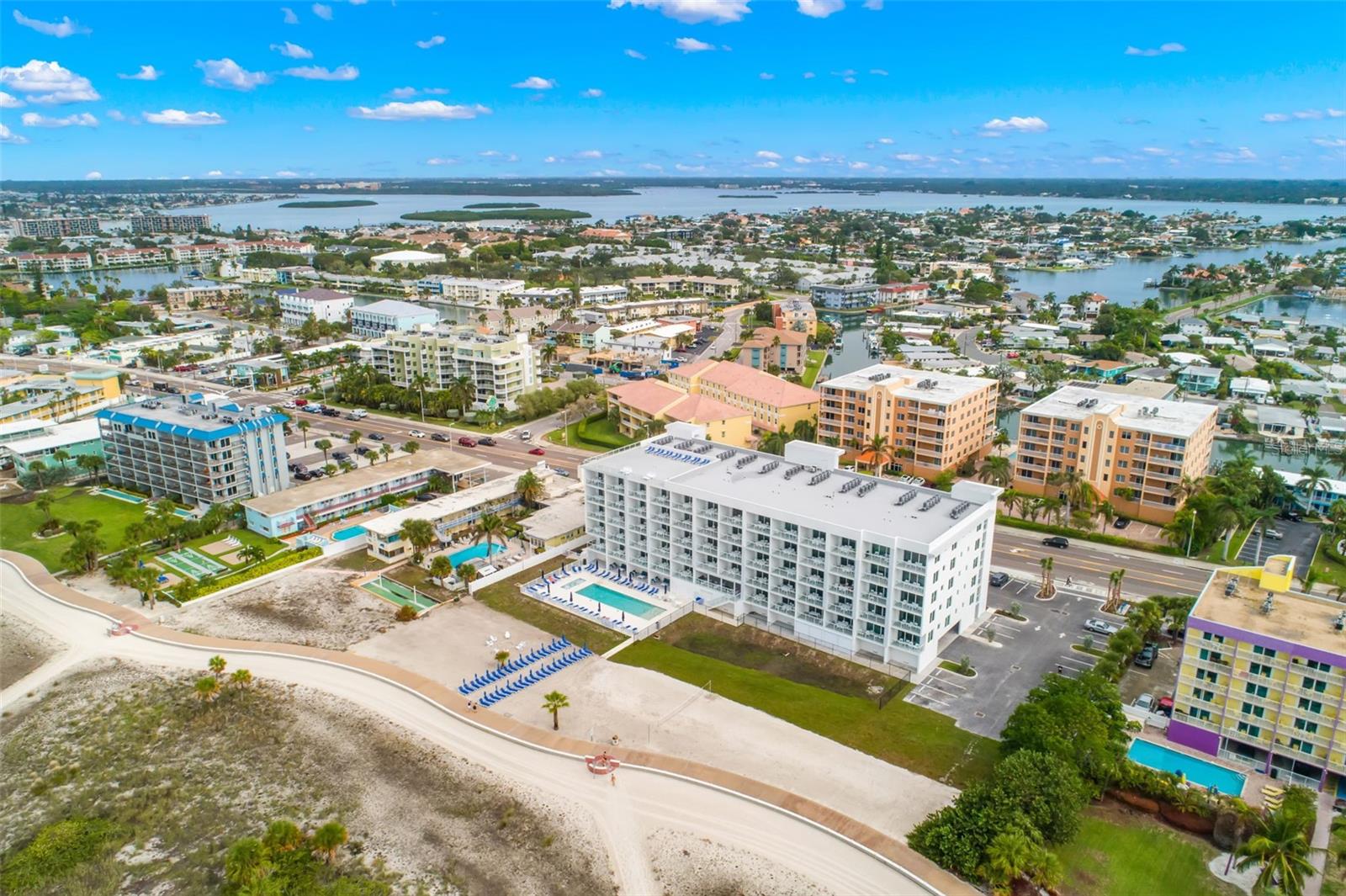 Listing photo id 37 for 11500 Gulf Boulevard 304