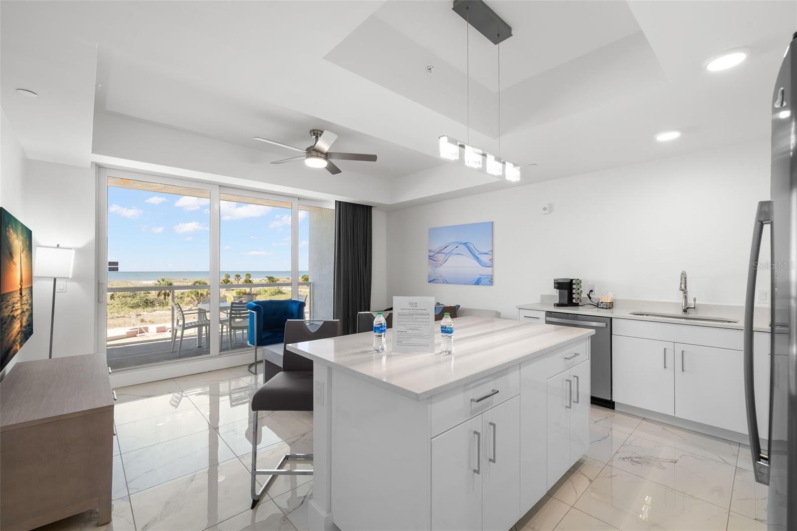 Listing photo id 2 for 11500 Gulf Boulevard 304