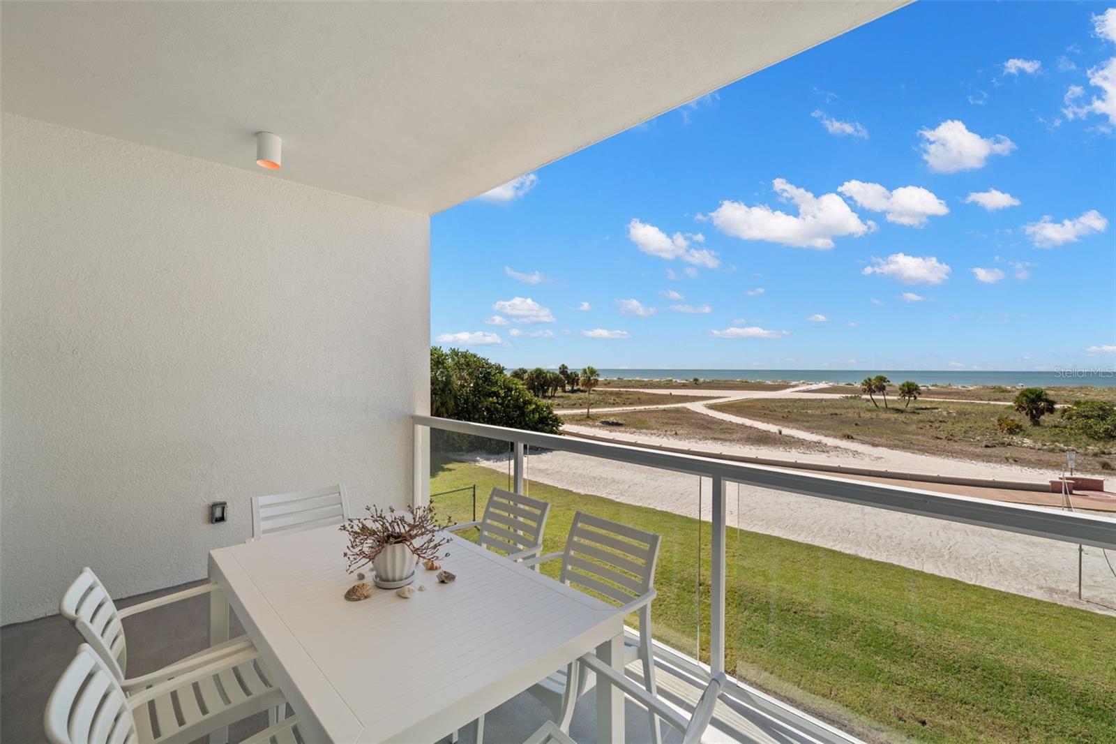 Listing photo id 7 for 11500 Gulf Boulevard 304