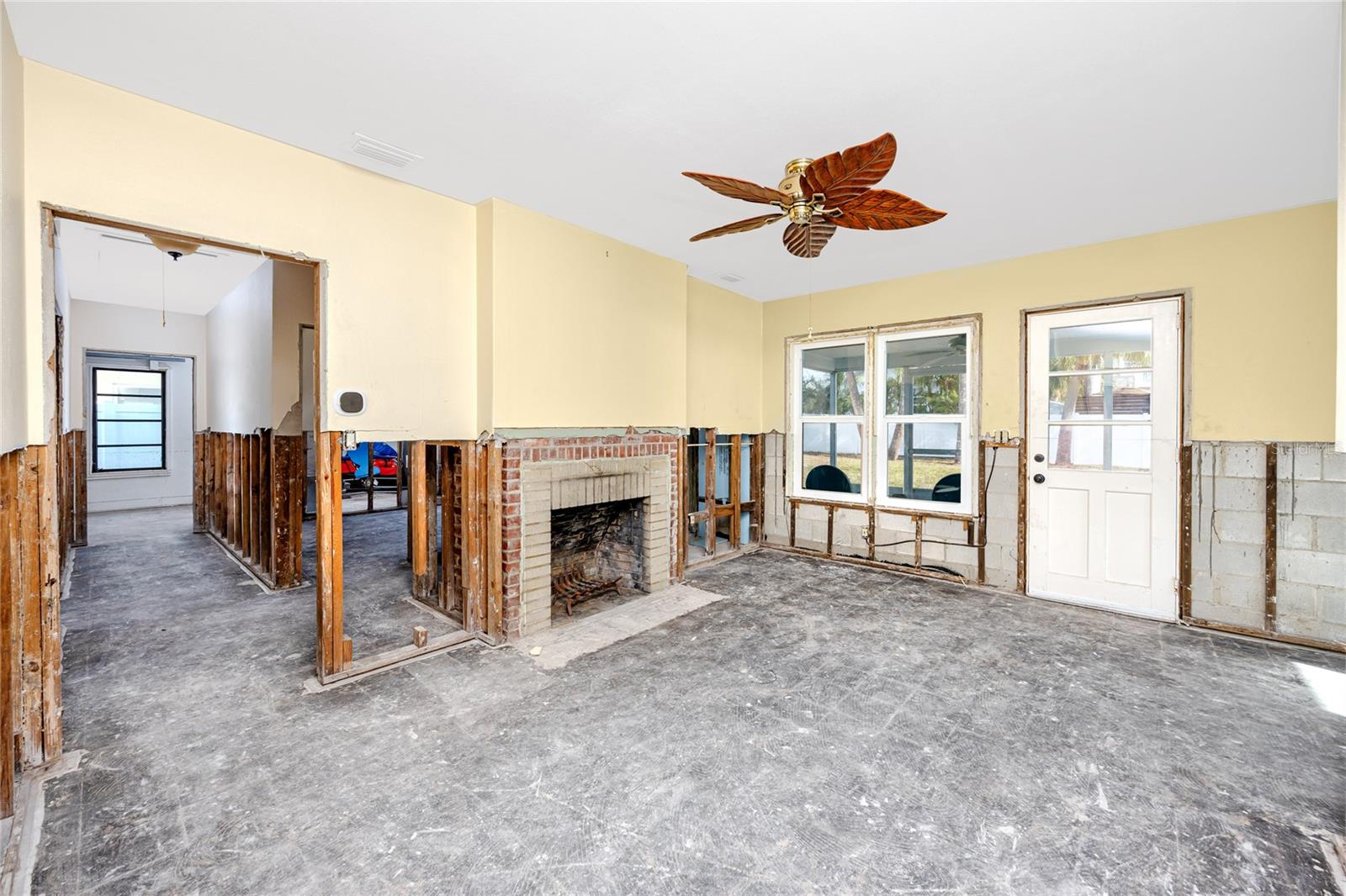 Image 13 of 49 For 815 Lantana Avenue