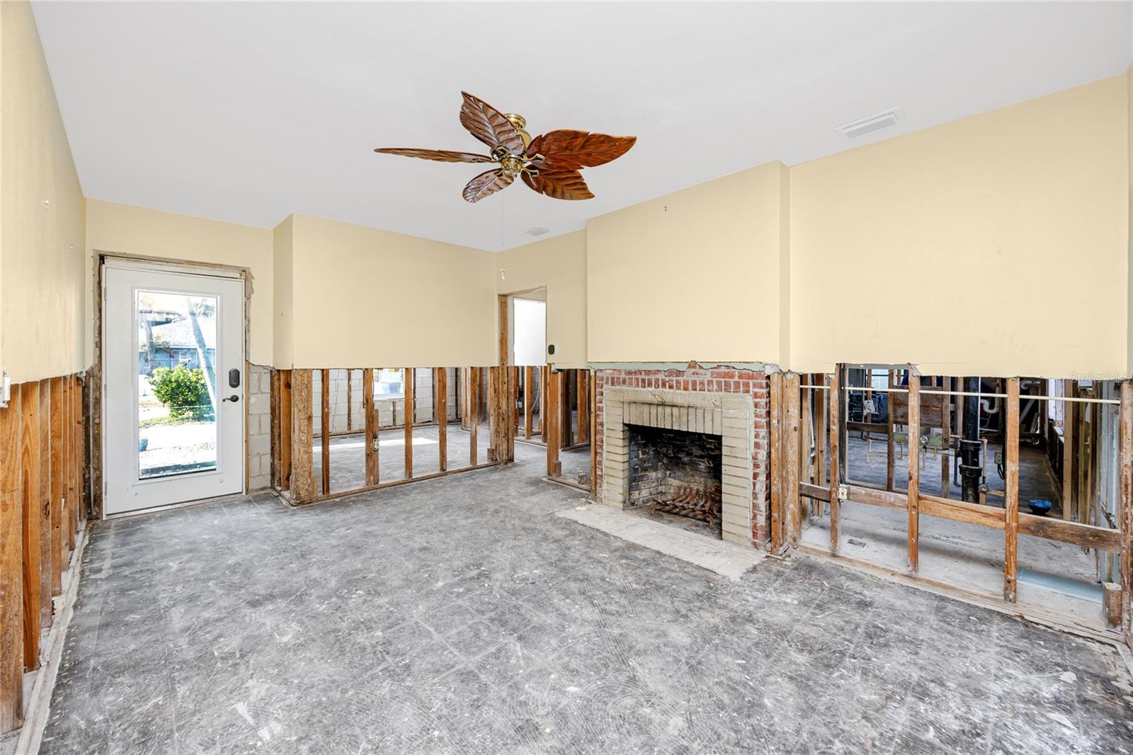 Image 14 of 49 For 815 Lantana Avenue