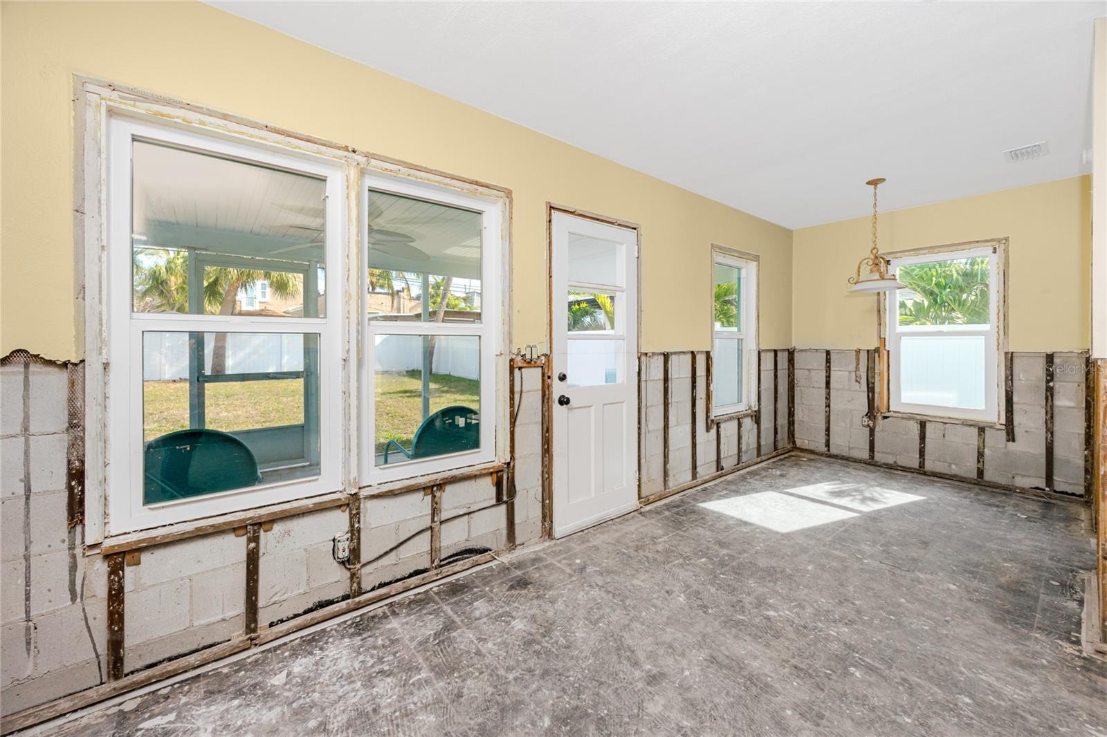 Image 15 of 49 For 815 Lantana Avenue