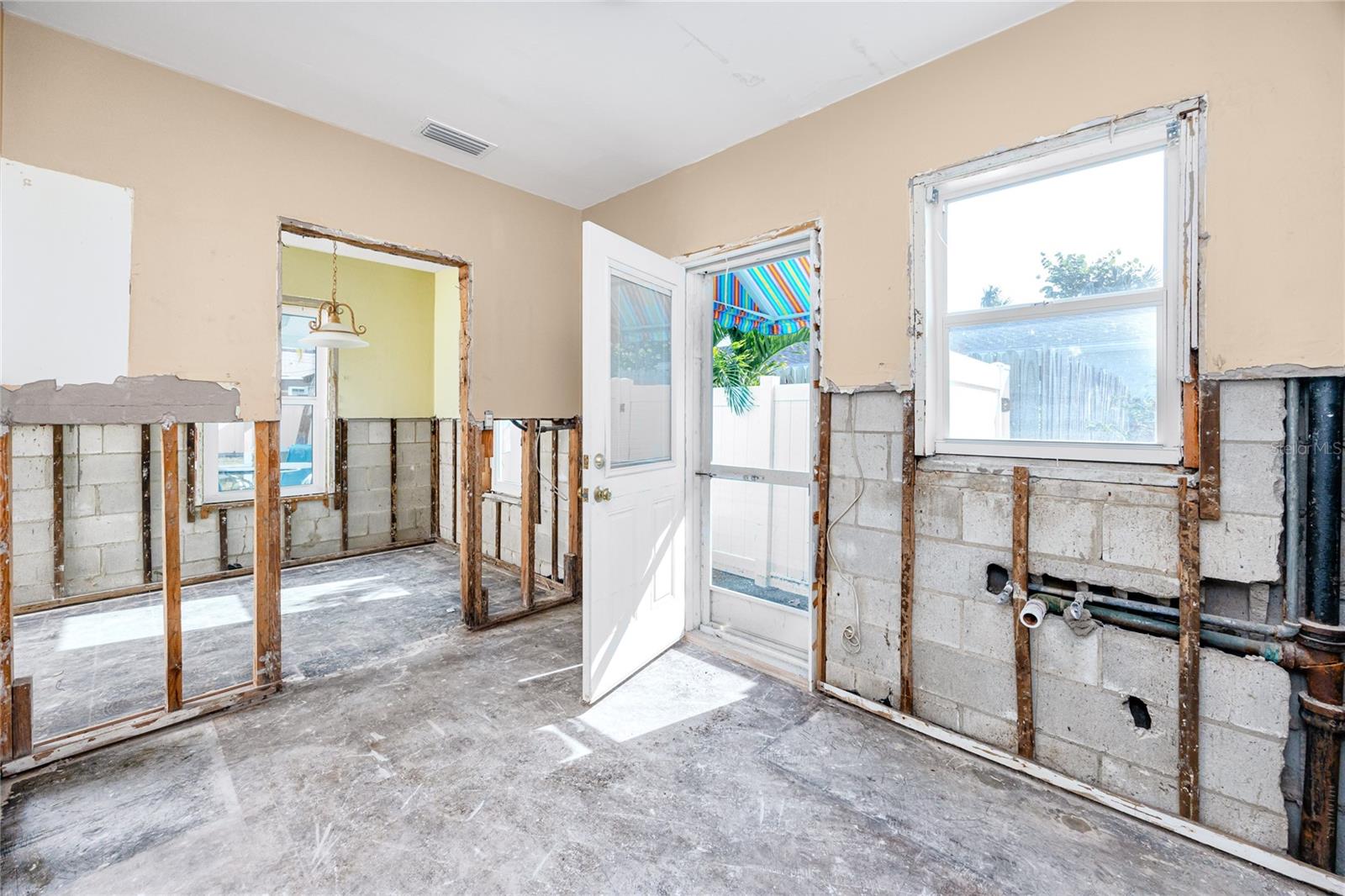 Image 19 of 49 For 815 Lantana Avenue