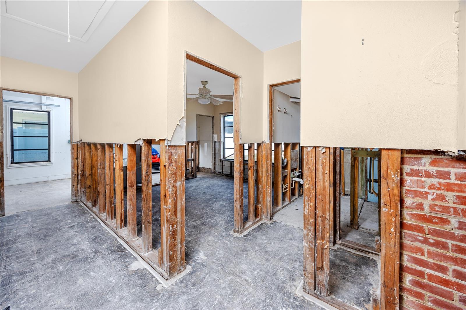 Image 22 of 49 For 815 Lantana Avenue