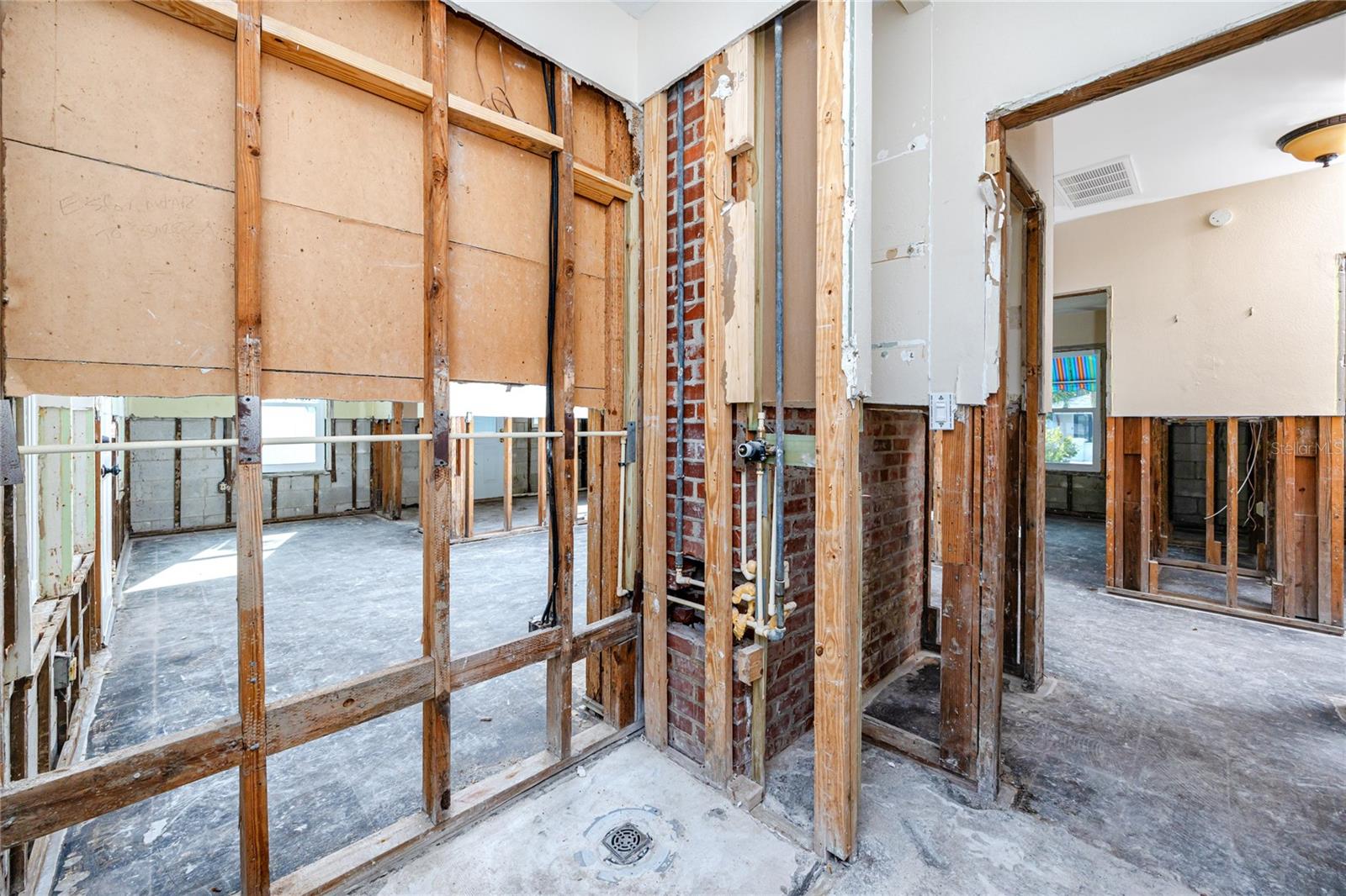 Image 25 of 49 For 815 Lantana Avenue