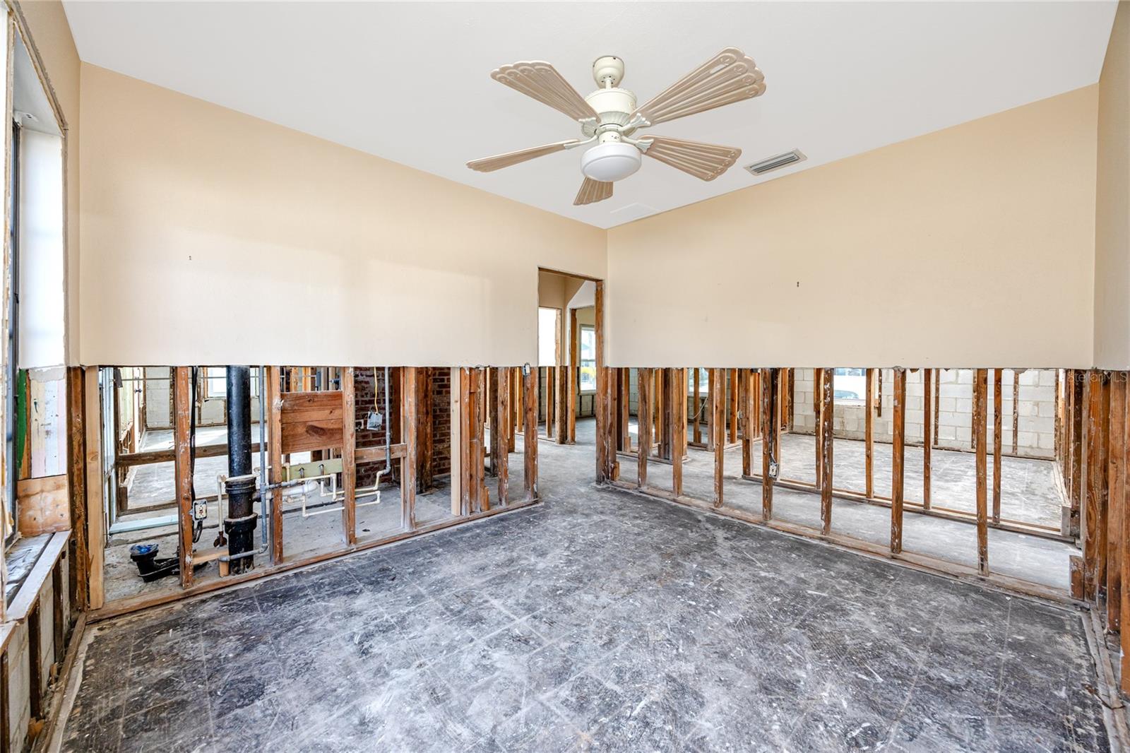 Image 28 of 49 For 815 Lantana Avenue