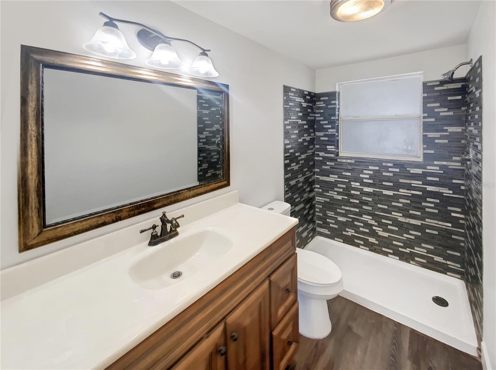 Listing photo id 9 for 7824 Hawthorn Drive