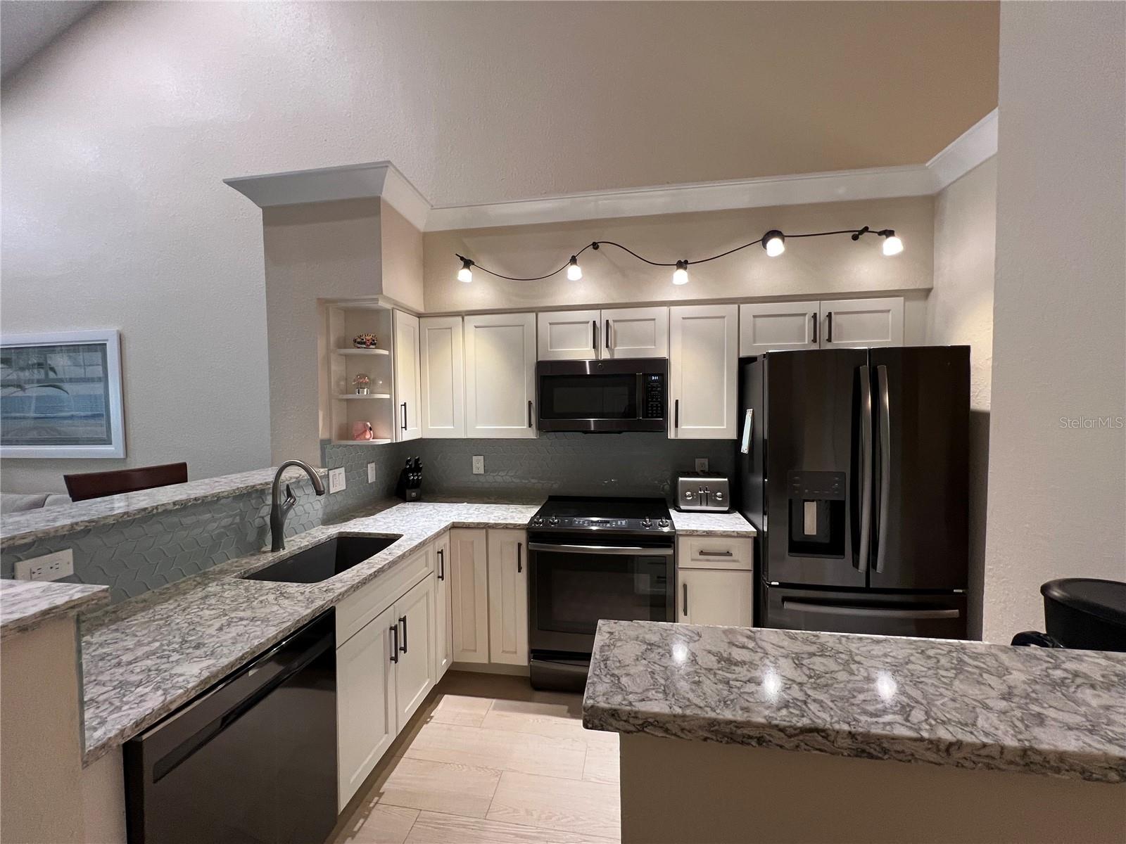 Listing photo id 5 for 3638 Trafalgar Way 102