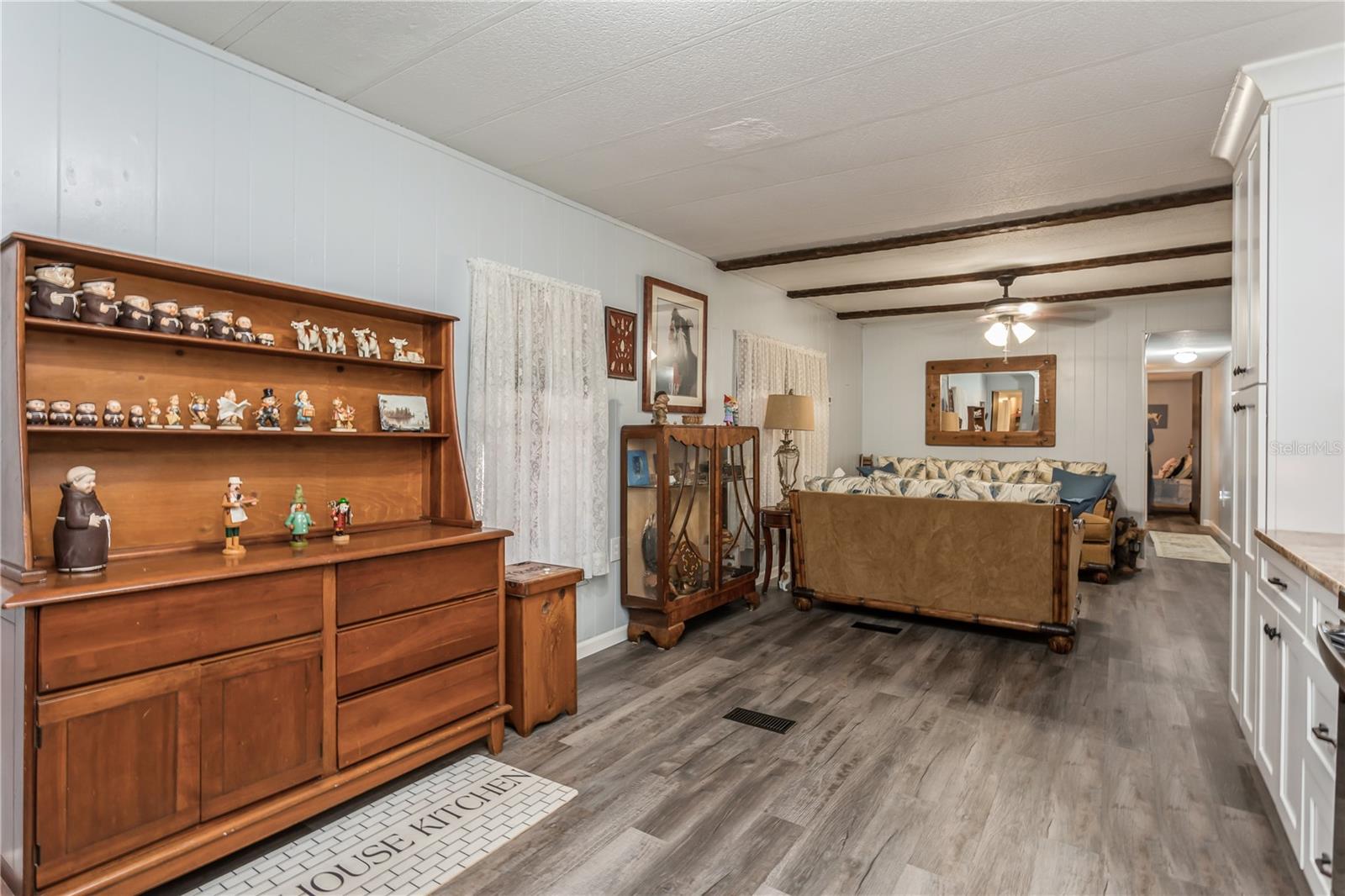 Listing photo id 6 for 8705 Mary Ivy Drive