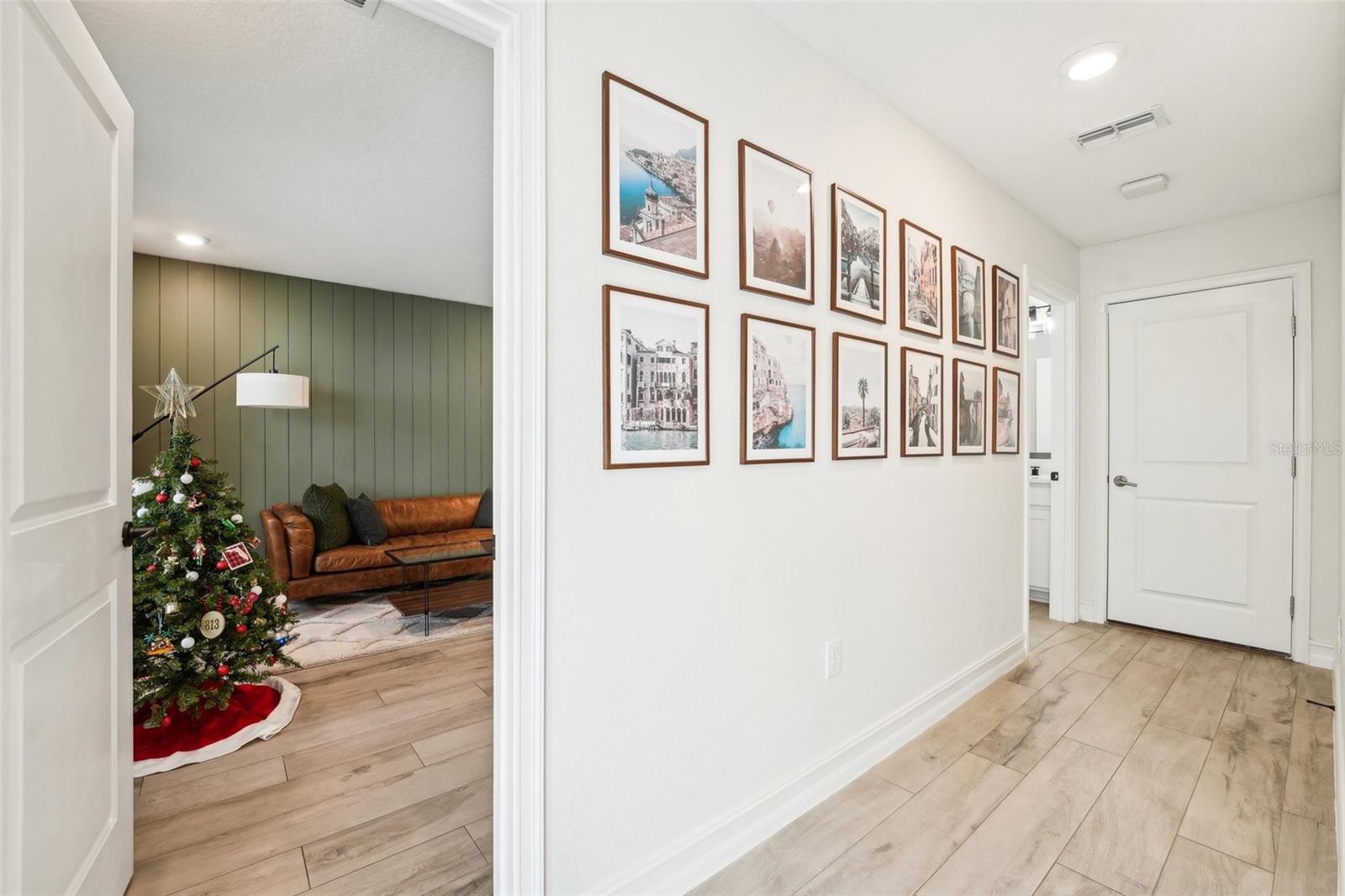 Listing photo id 28 for 5351 Bridge Street 22