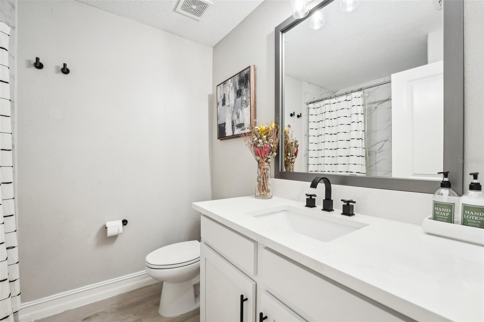 Listing photo id 29 for 5351 Bridge Street 22