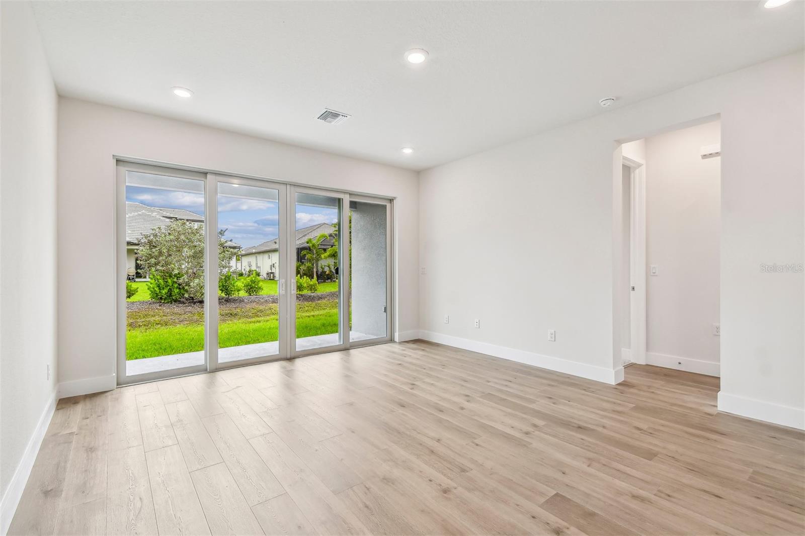Image 18 of 50 For 633 Allora Avenue