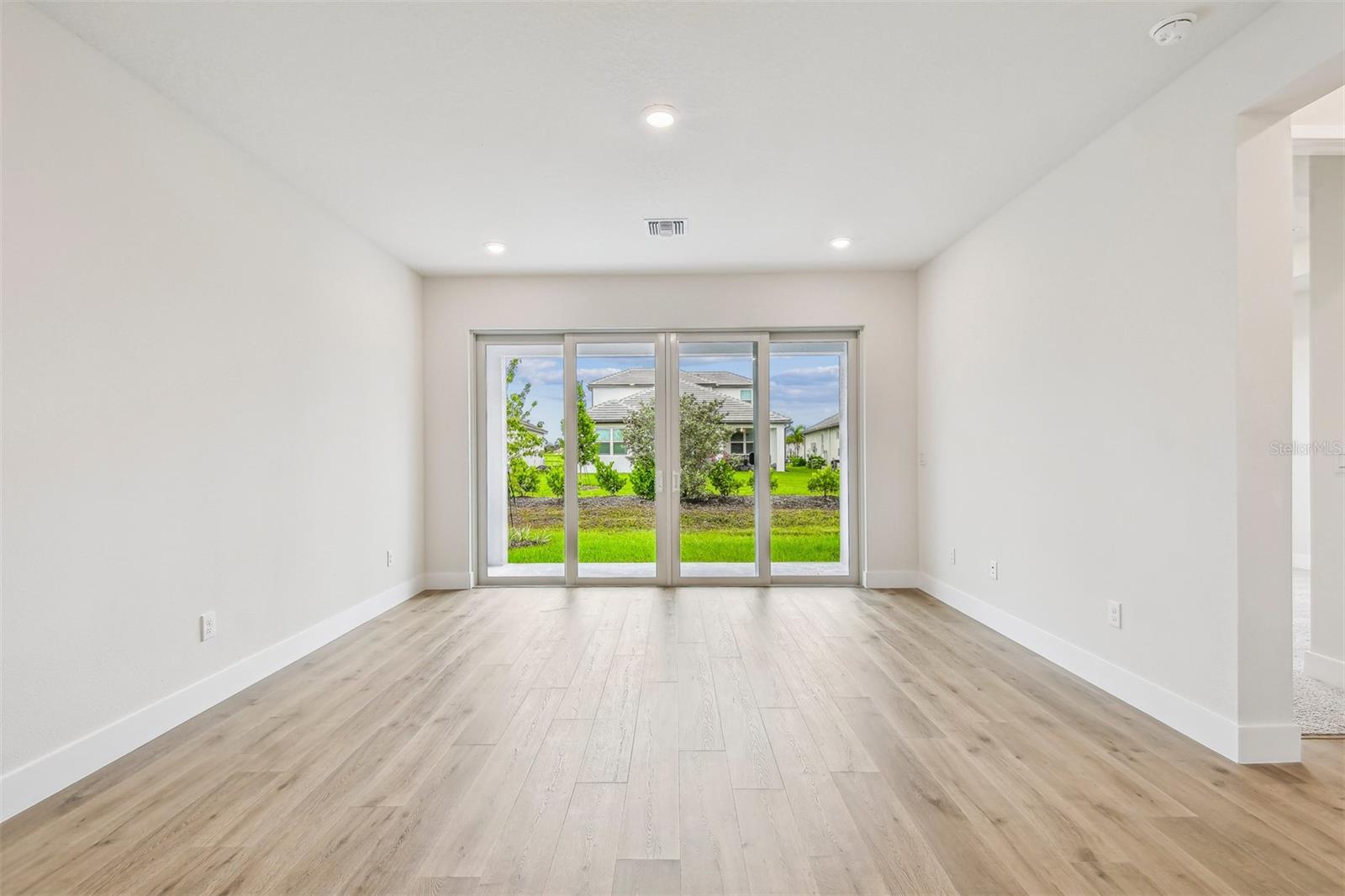 Image 19 of 50 For 633 Allora Avenue