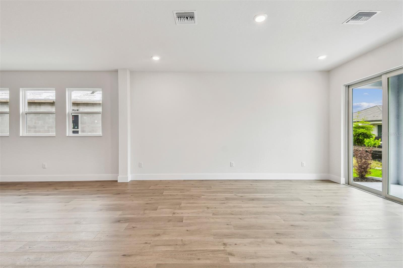 Image 20 of 50 For 633 Allora Avenue