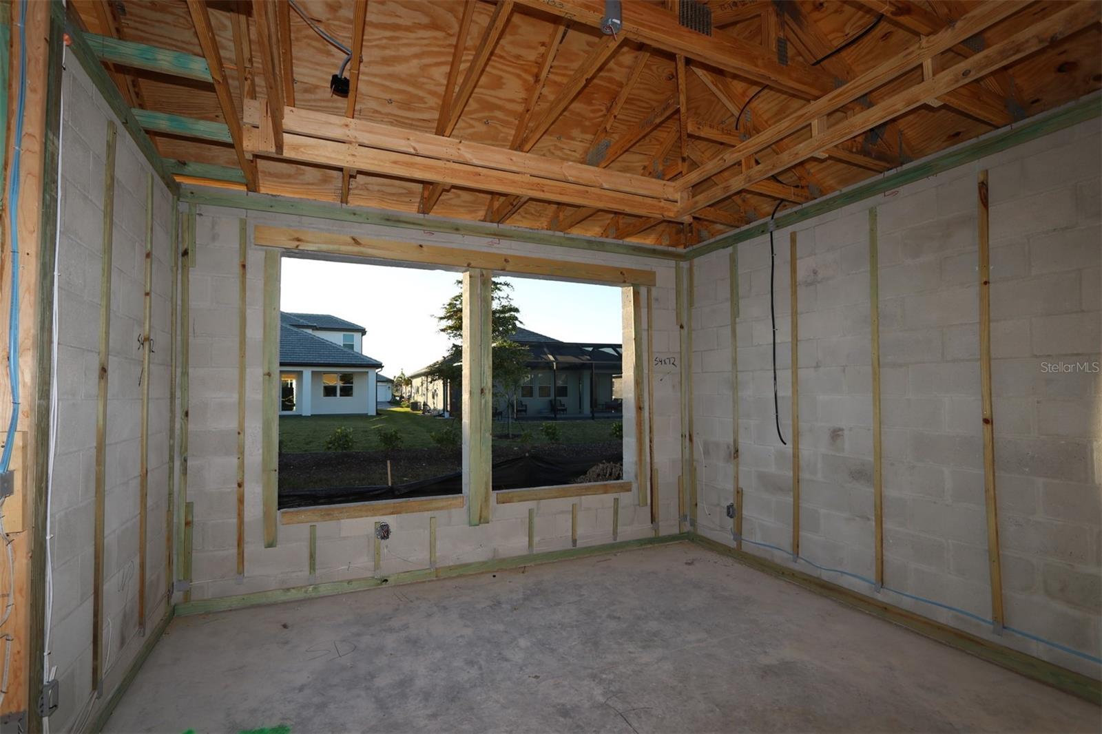 Image 5 of 13 For 633 Allora Avenue