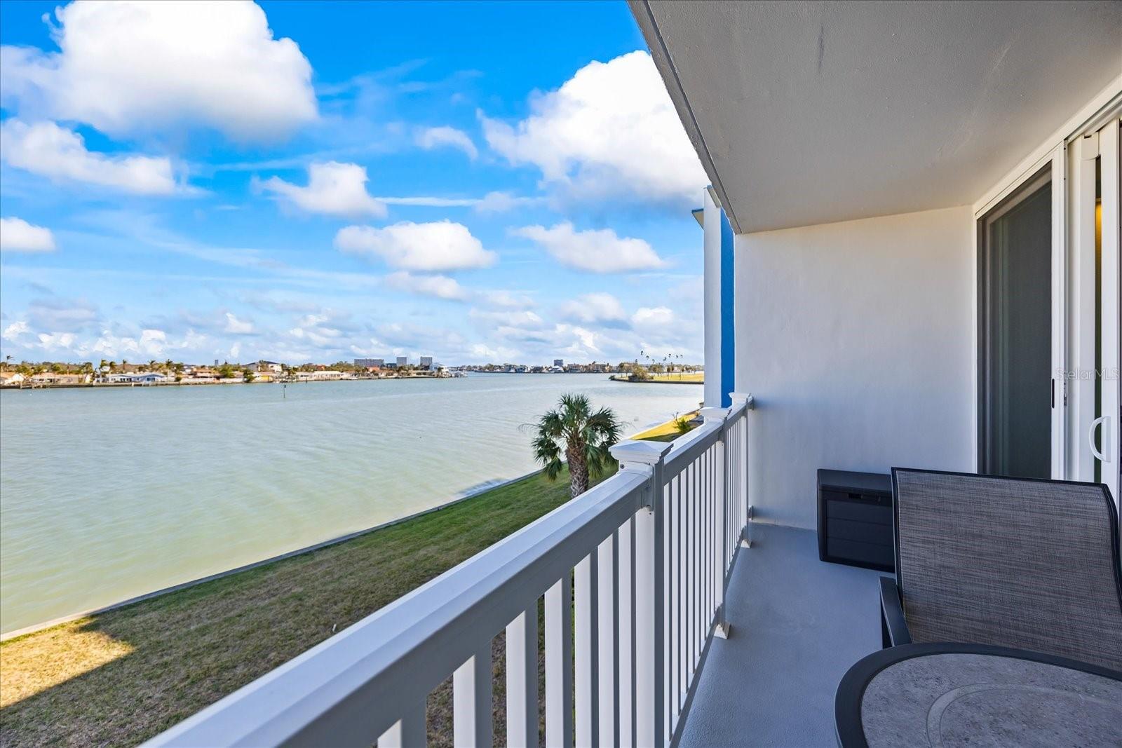 Listing photo id 18 for 500 Treasure Island Causeway 307