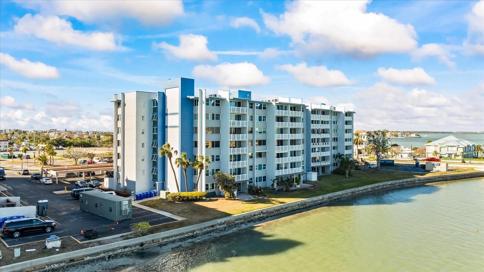 Listing photo id 39 for 500 Treasure Island Causeway 307