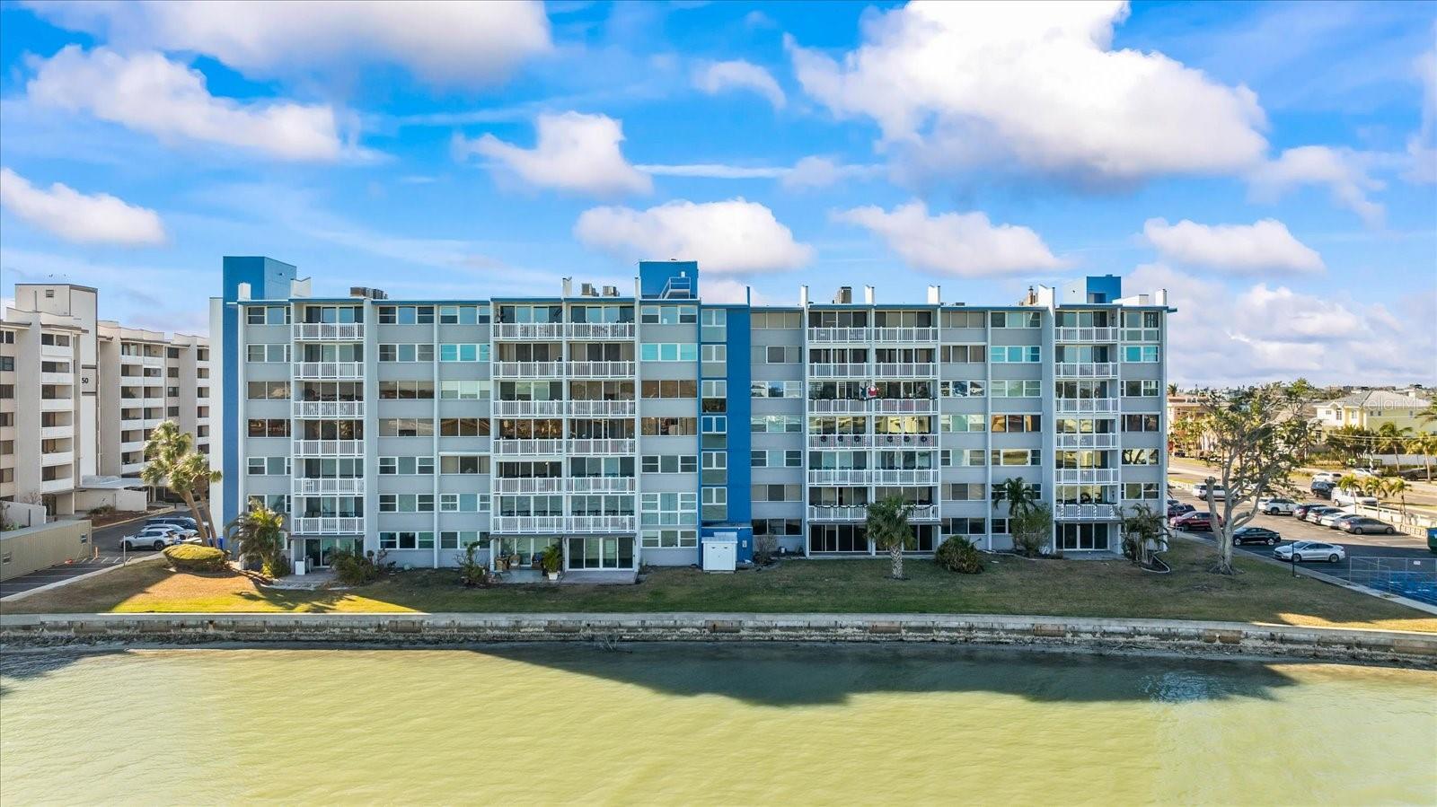 Listing photo id 40 for 500 Treasure Island Causeway 307