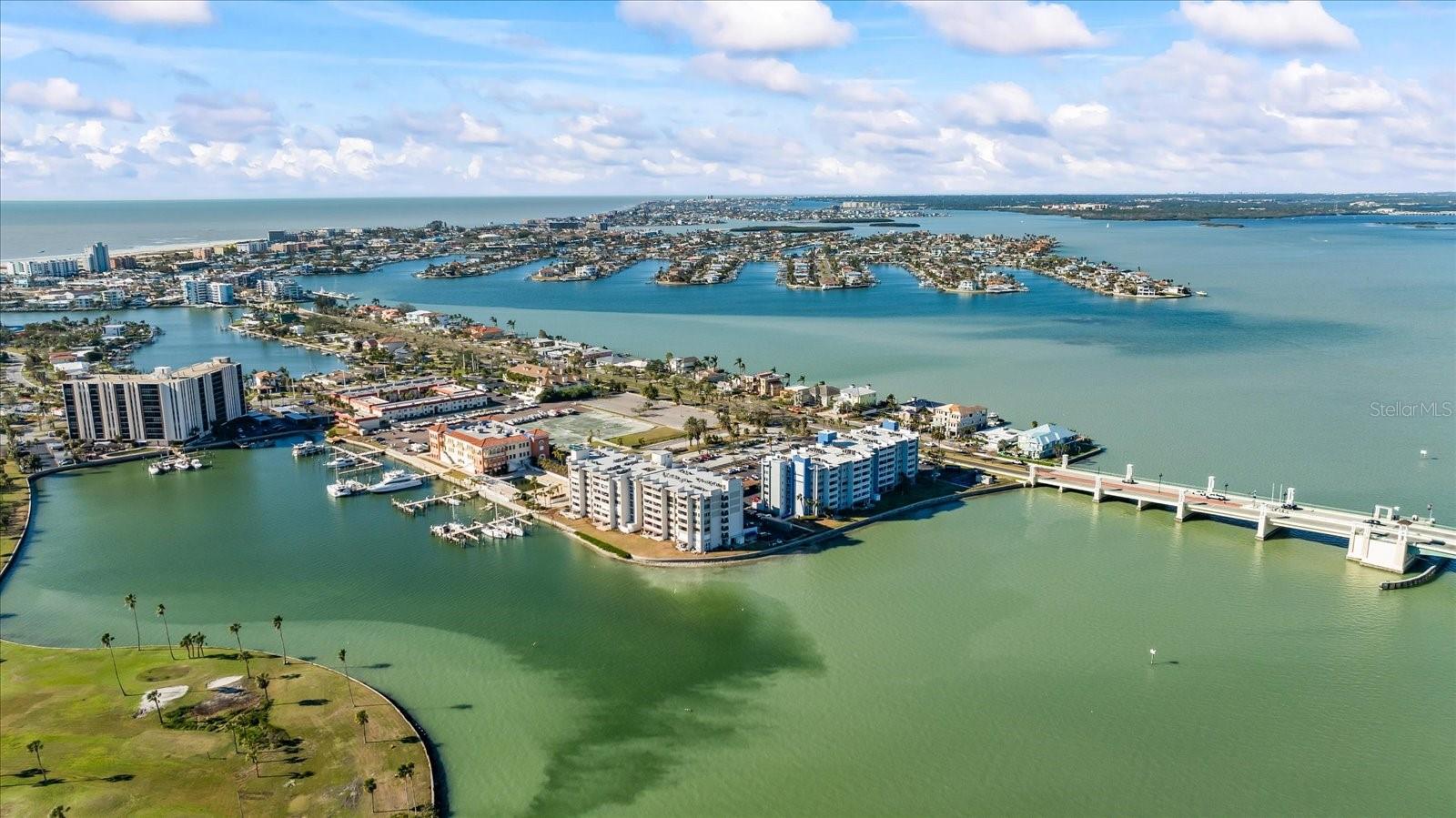 Listing photo id 44 for 500 Treasure Island Causeway 307