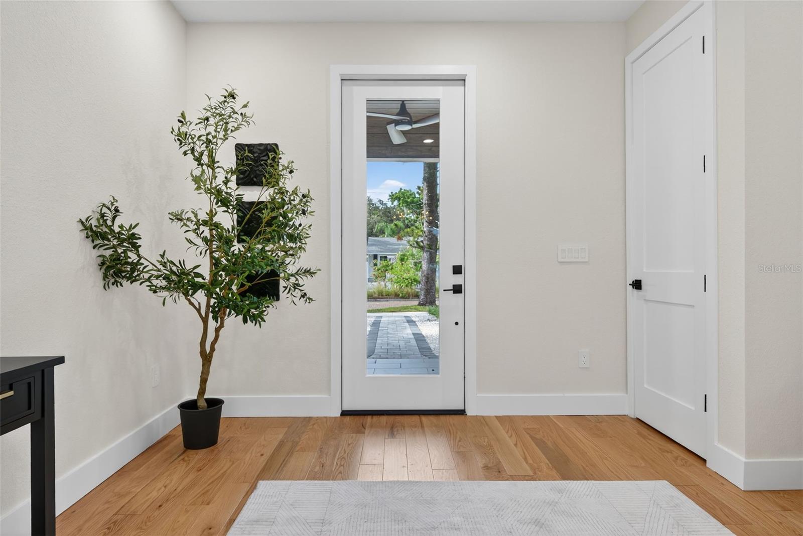 Image 10 of 92 For 6266 4th Avenue S