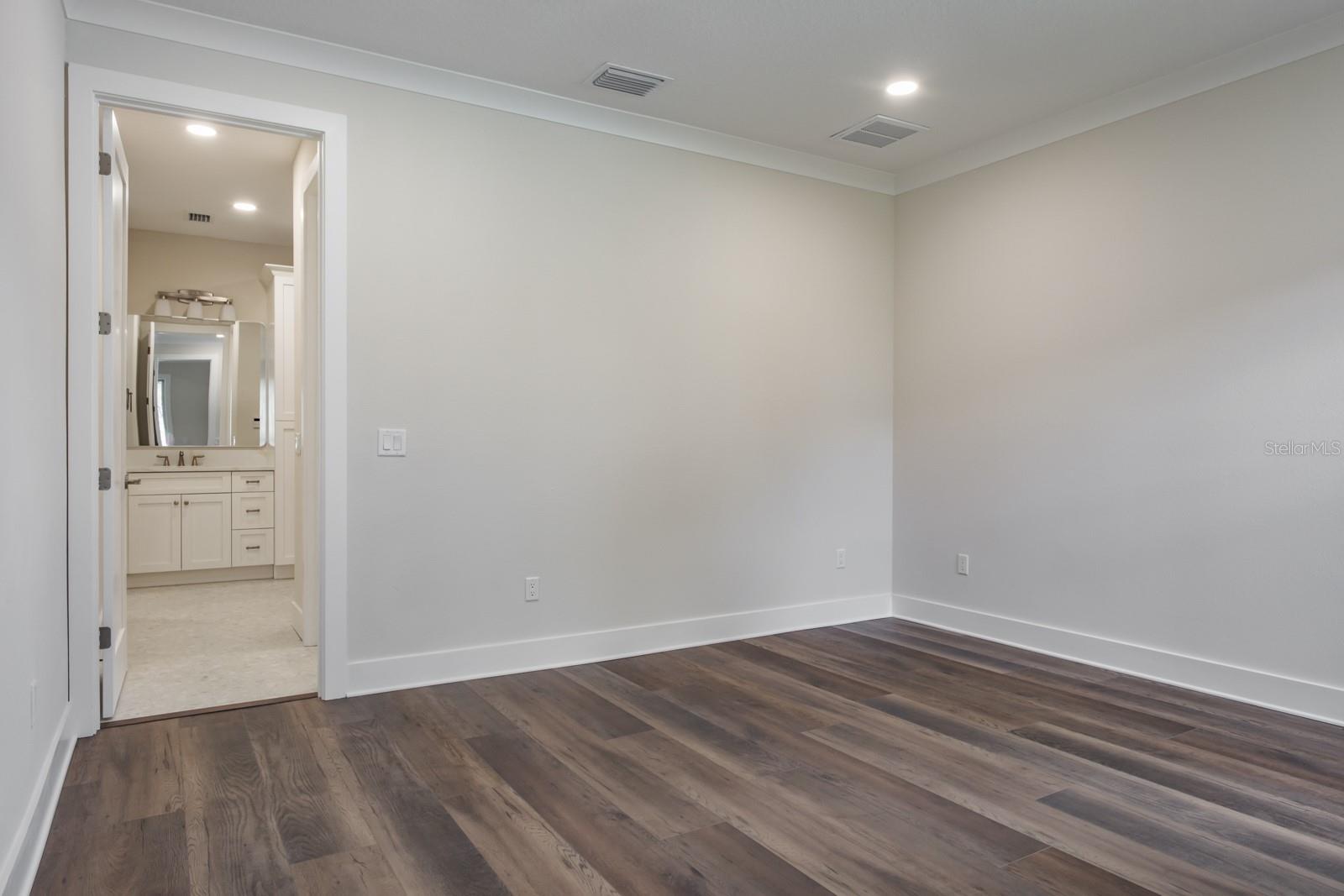 Image 27 of 59 For 271 Larocca Court