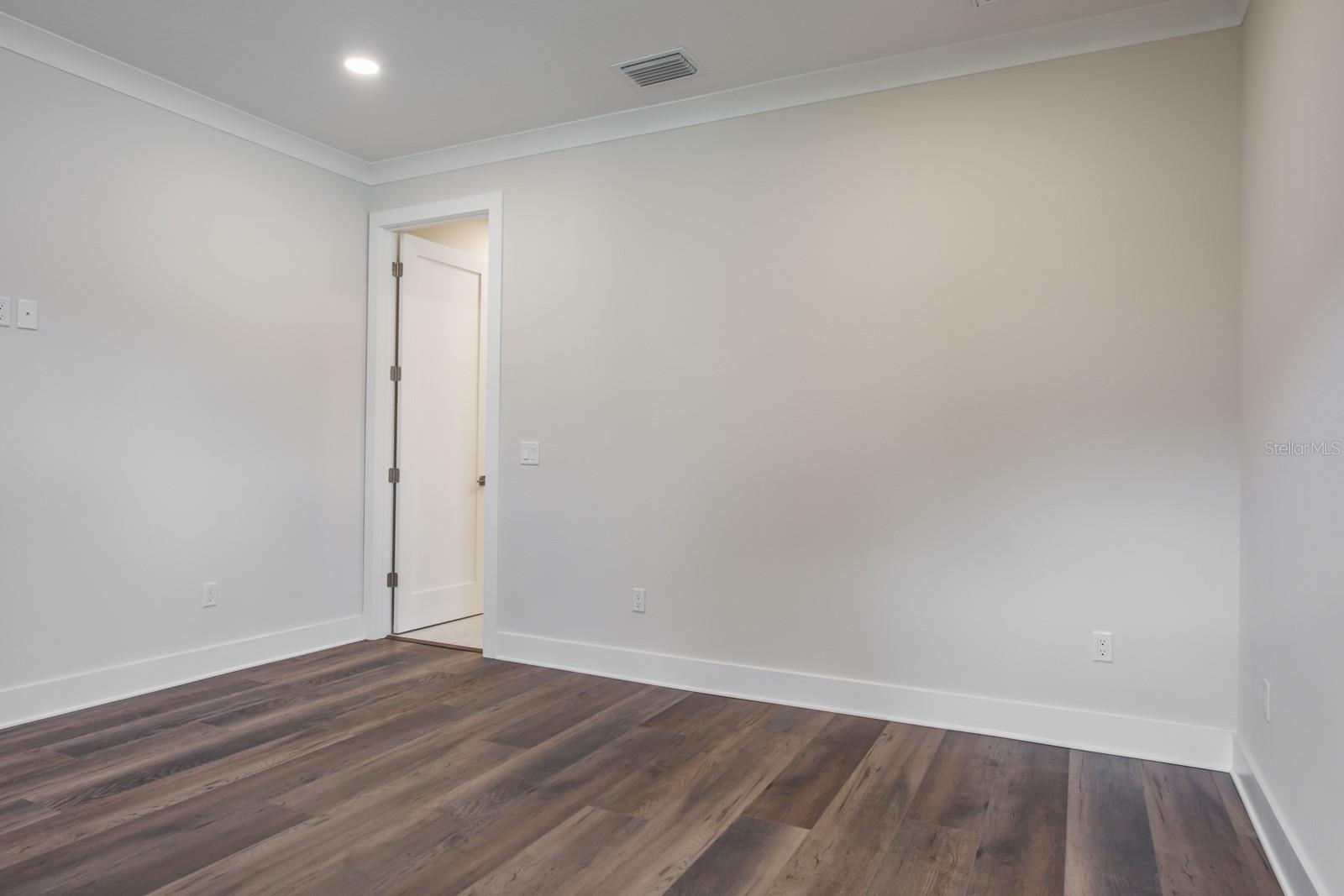 Image 30 of 59 For 271 Larocca Court