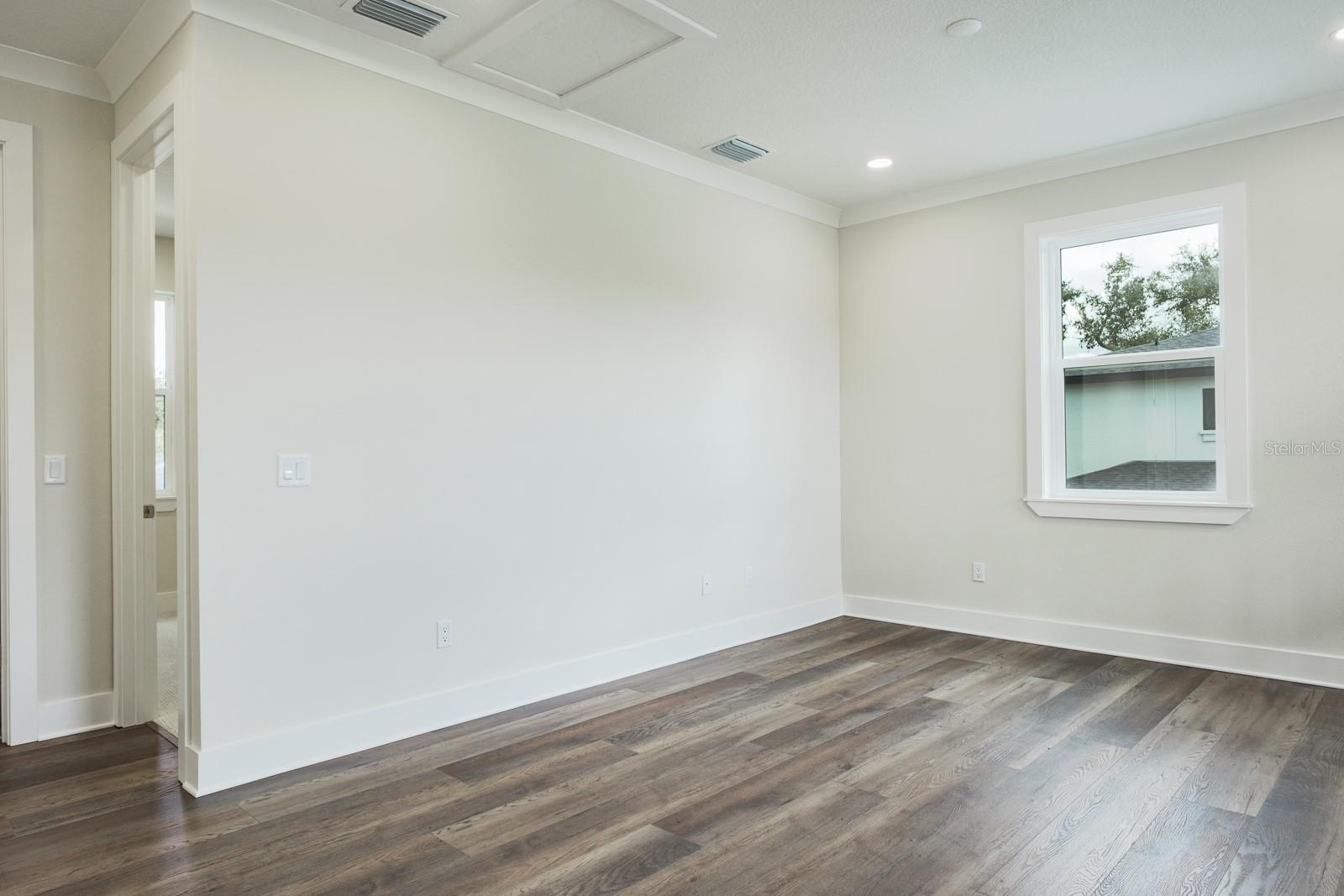 Image 44 of 59 For 271 Larocca Court