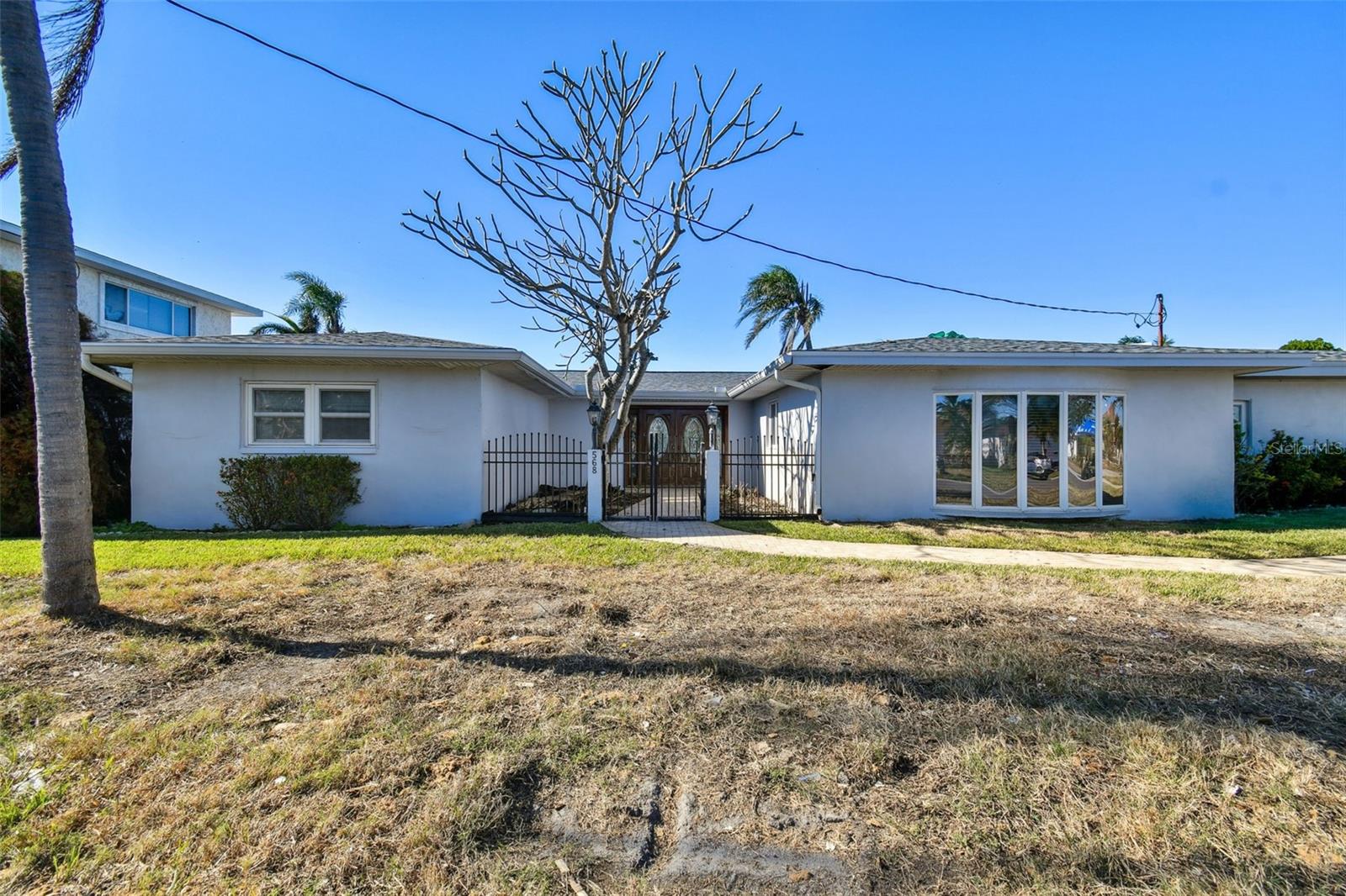 Listing photo id 10 for 568 Johns Pass Avenue