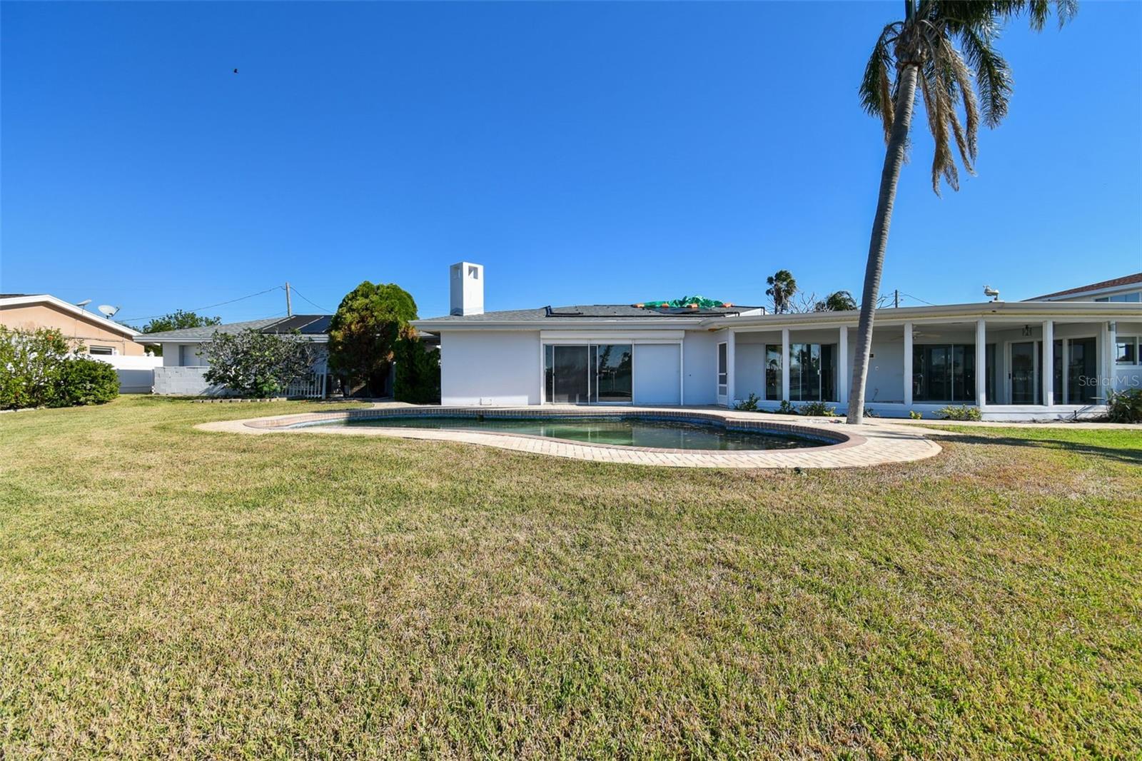 Listing photo id 16 for 568 Johns Pass Avenue