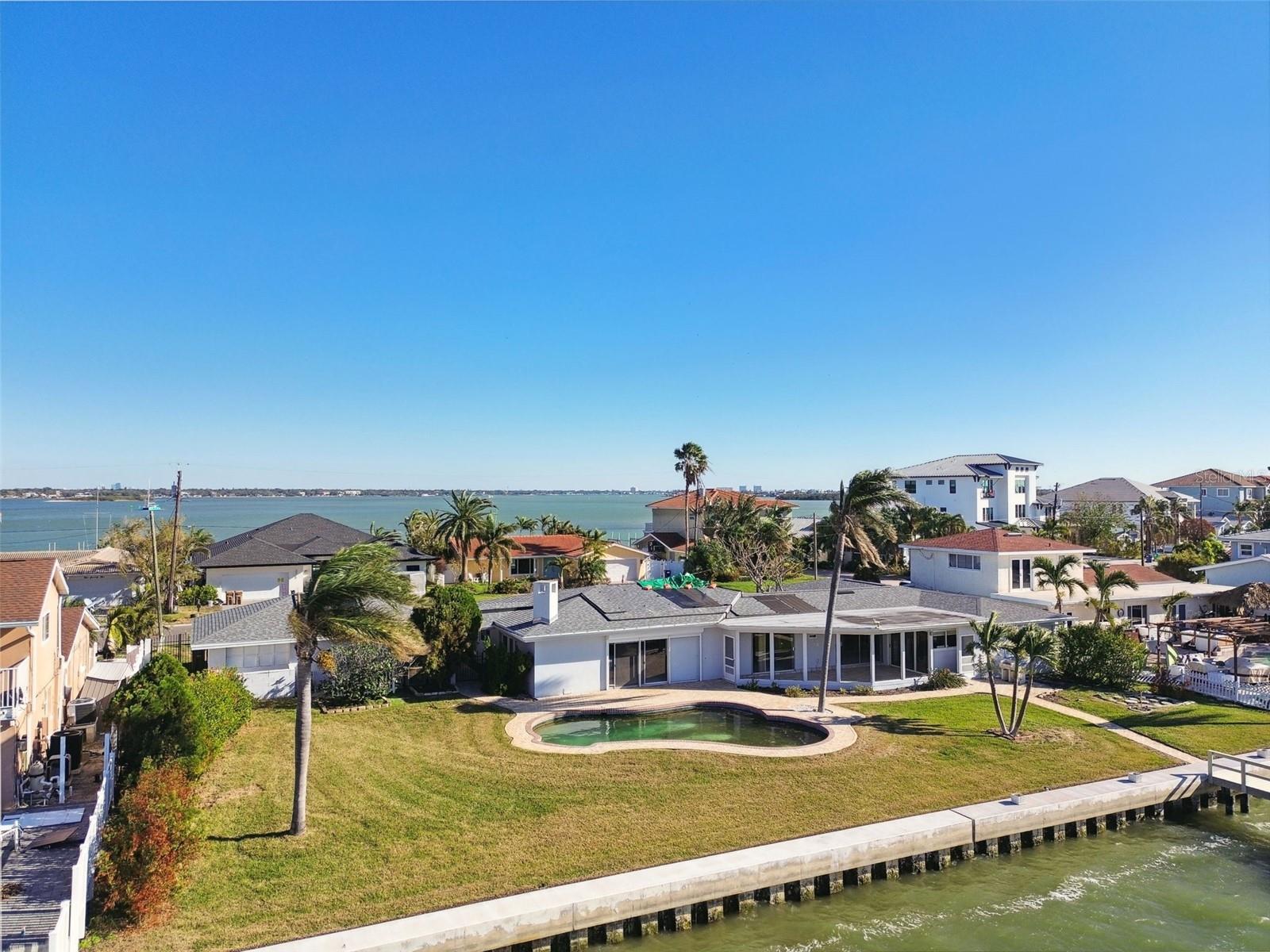 Listing photo id 77 for 568 Johns Pass Avenue