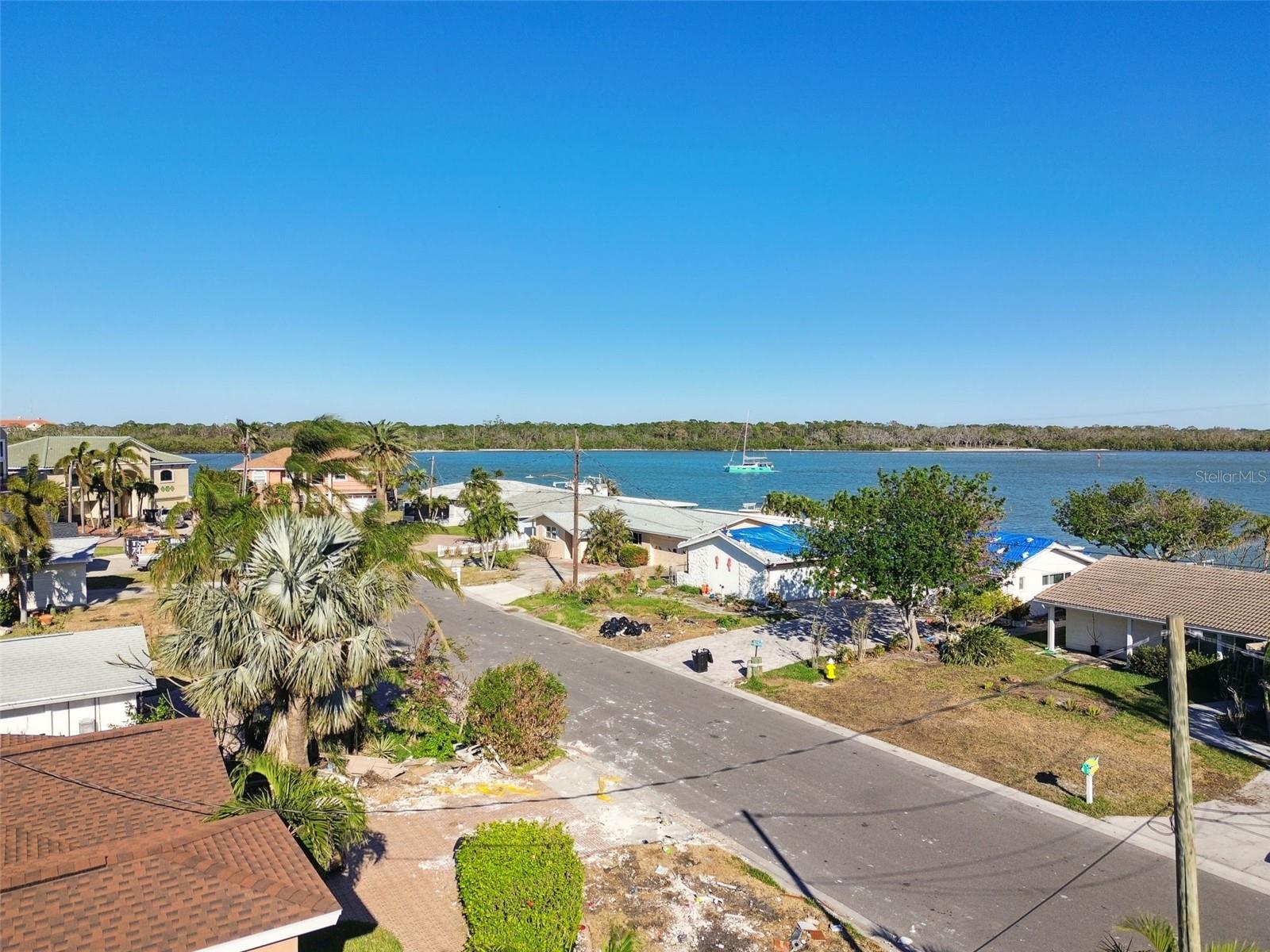 Listing photo id 92 for 568 Johns Pass Avenue