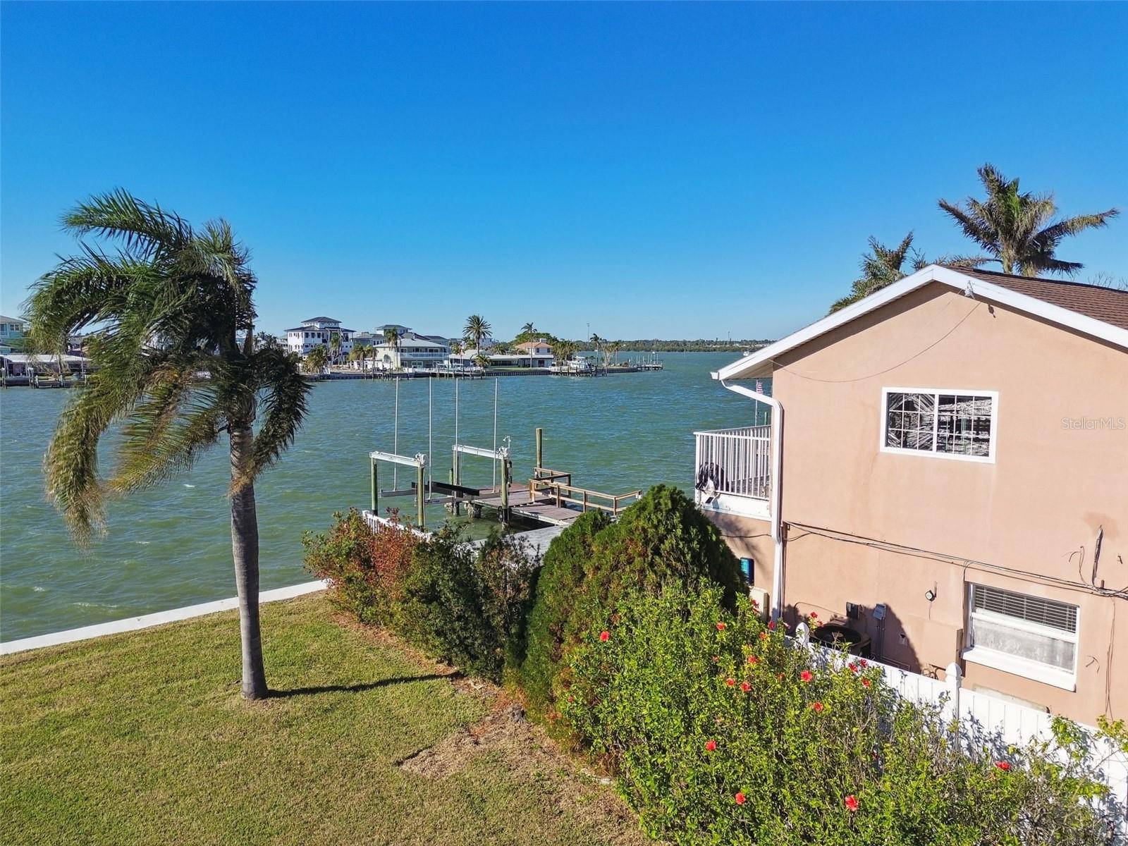 Listing photo id 94 for 568 Johns Pass Avenue