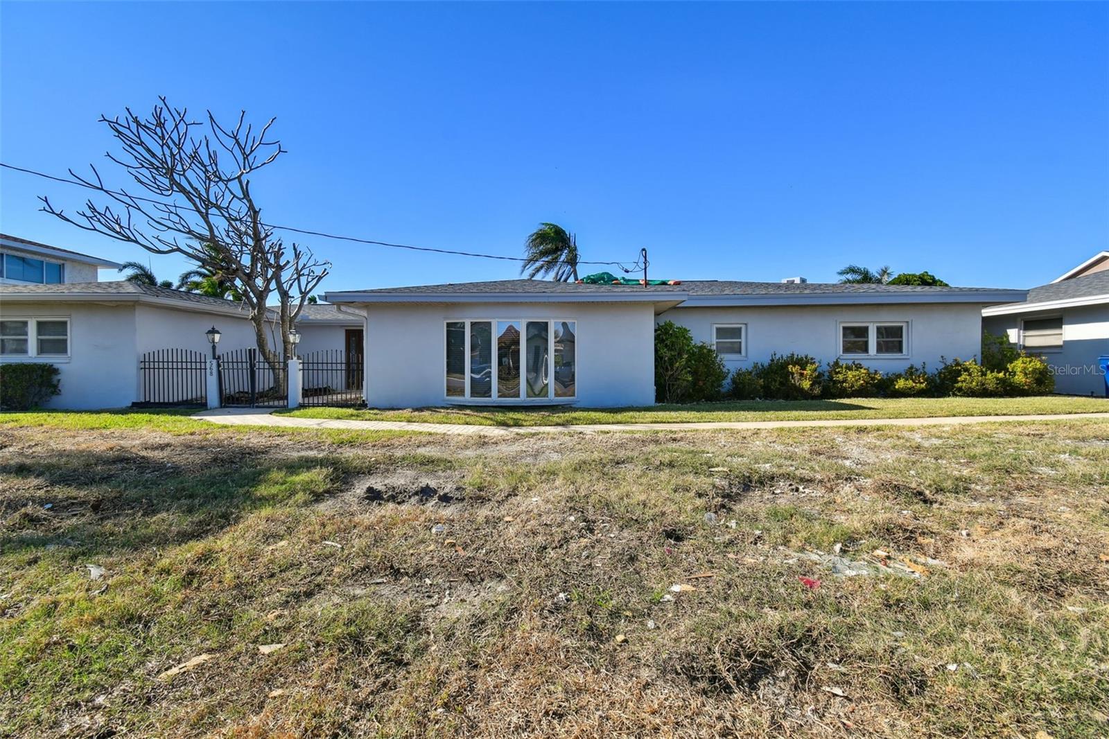 Listing photo id 8 for 568 Johns Pass Avenue