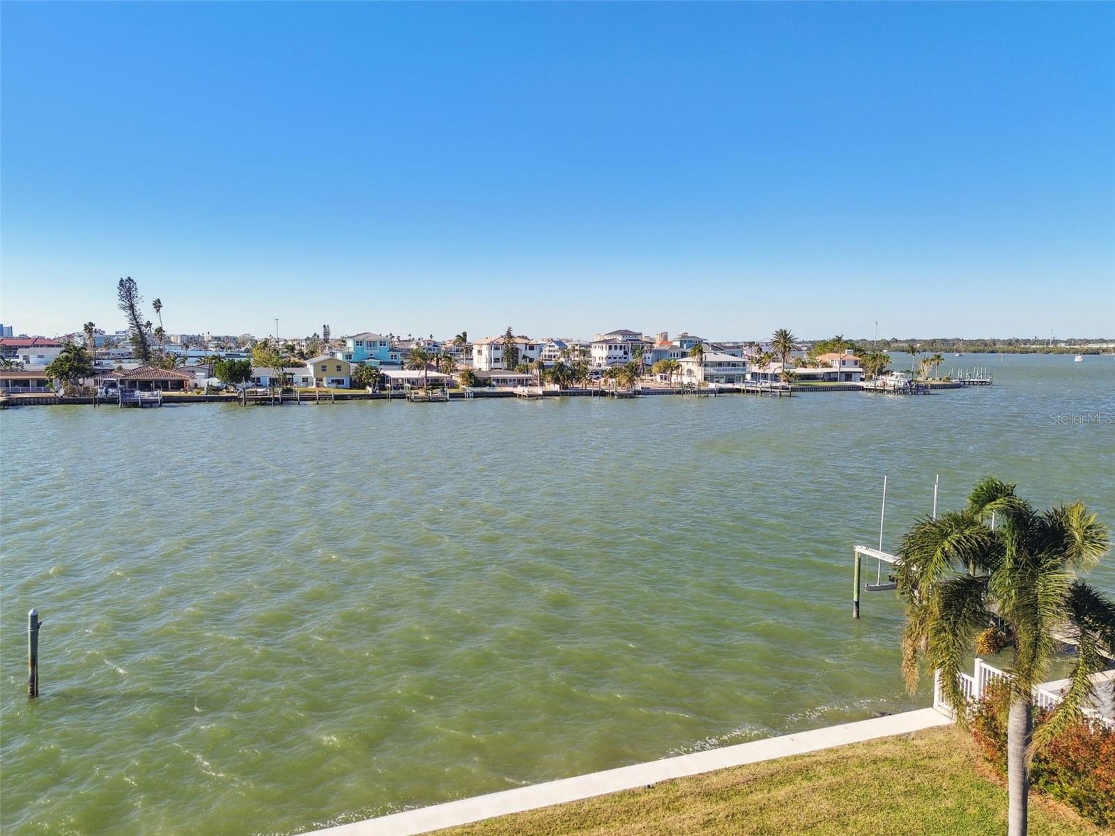 Listing photo id 98 for 568 Johns Pass Avenue