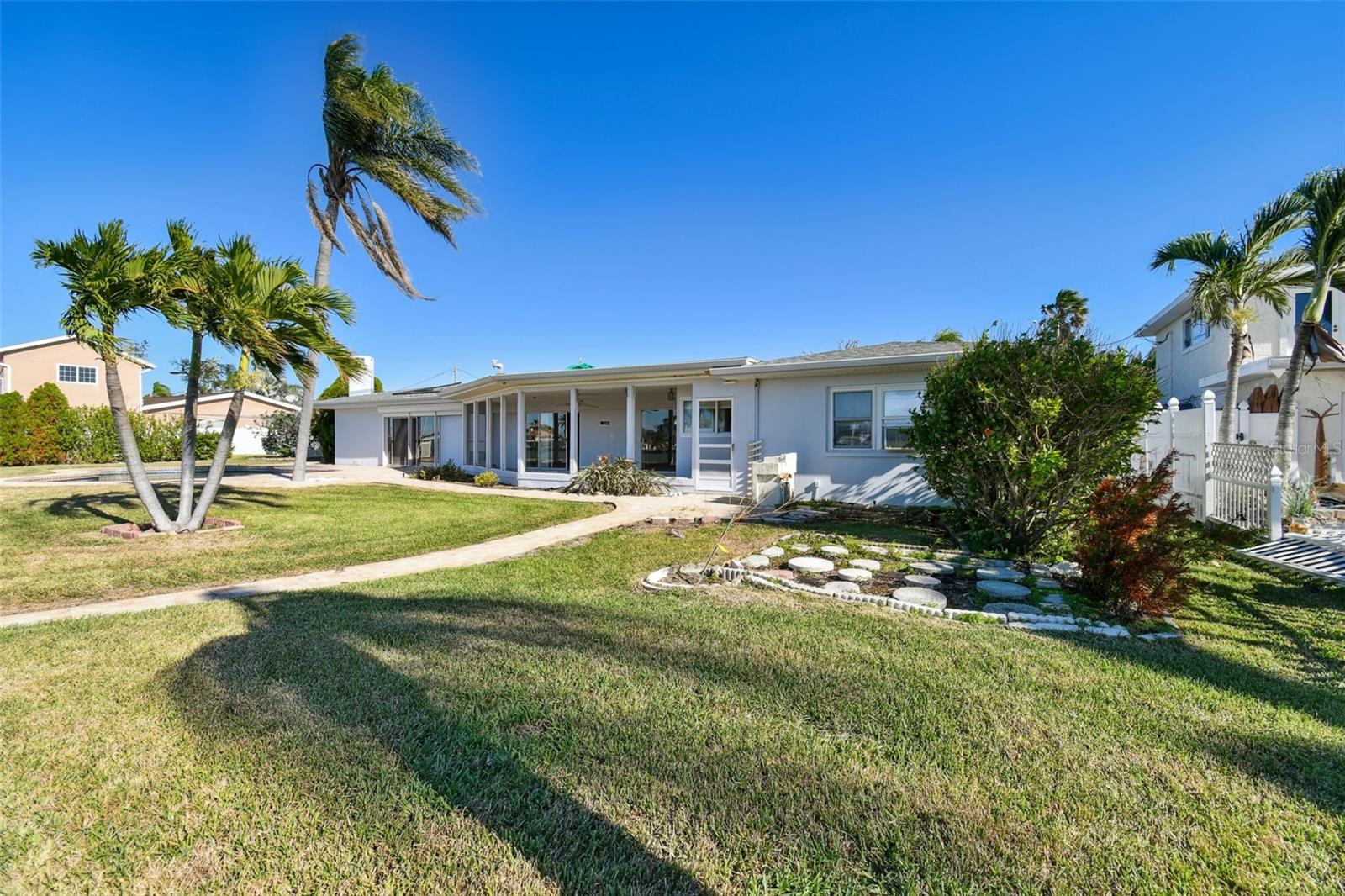 Listing photo id 18 for 568 Johns Pass Avenue