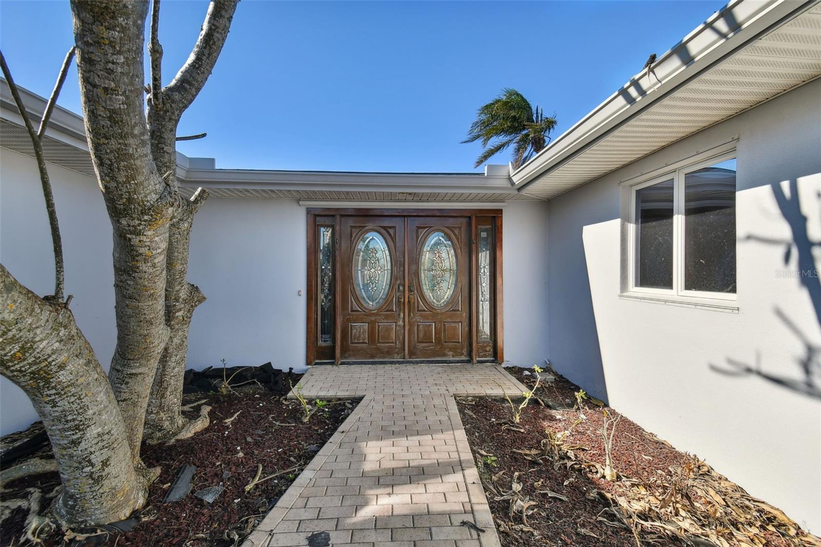 Listing photo id 4 for 568 Johns Pass Avenue