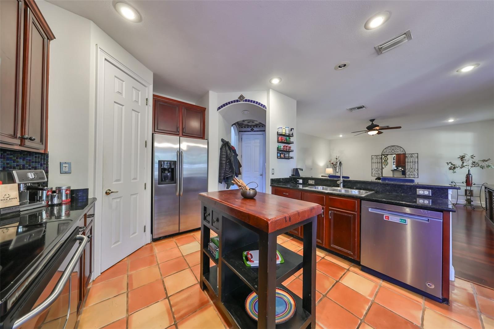 Image 16 of 43 For 6211 Macdill Avenue 1