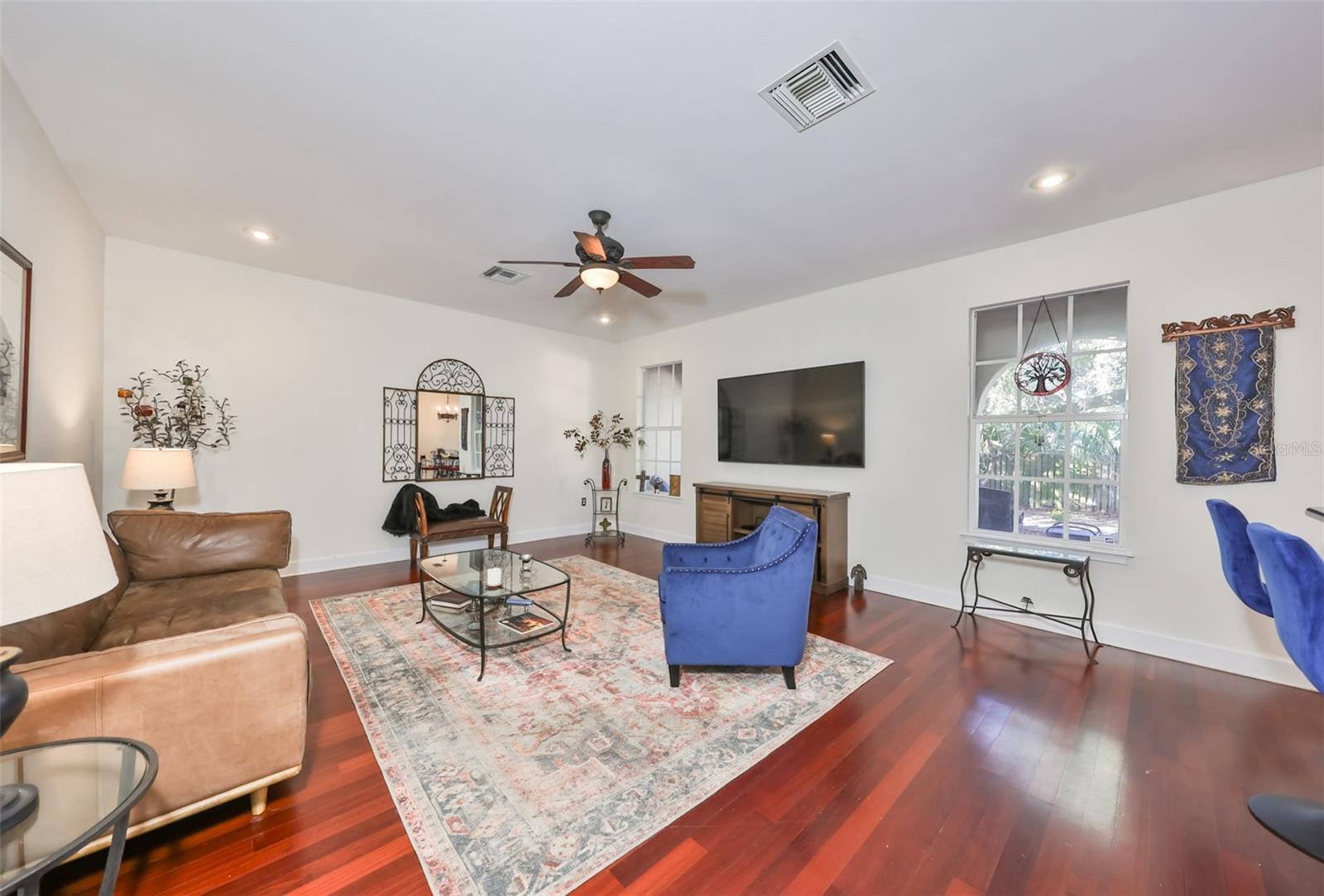 Image 9 of 43 For 6211 Macdill Avenue 1