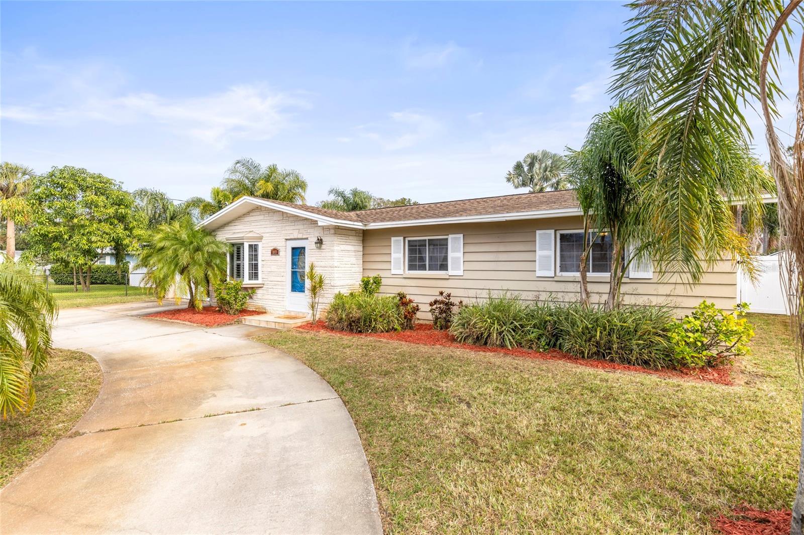 Listing photo id 1 for 897 Imperial Drive