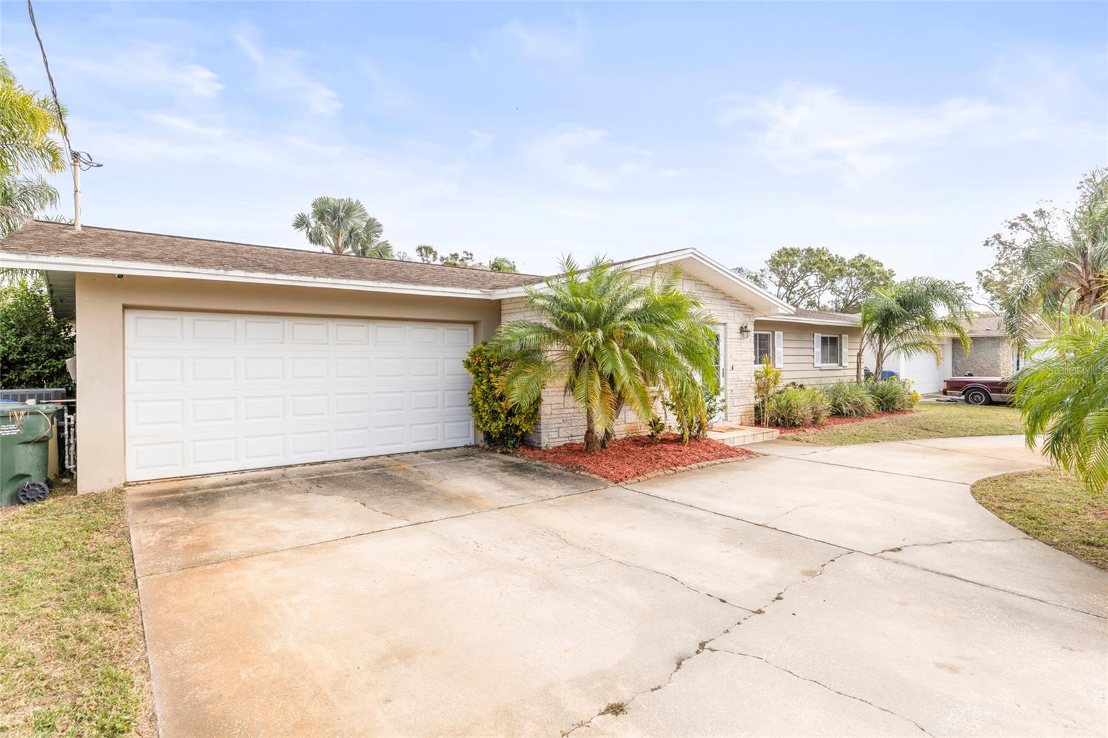 Listing photo id 38 for 897 Imperial Drive