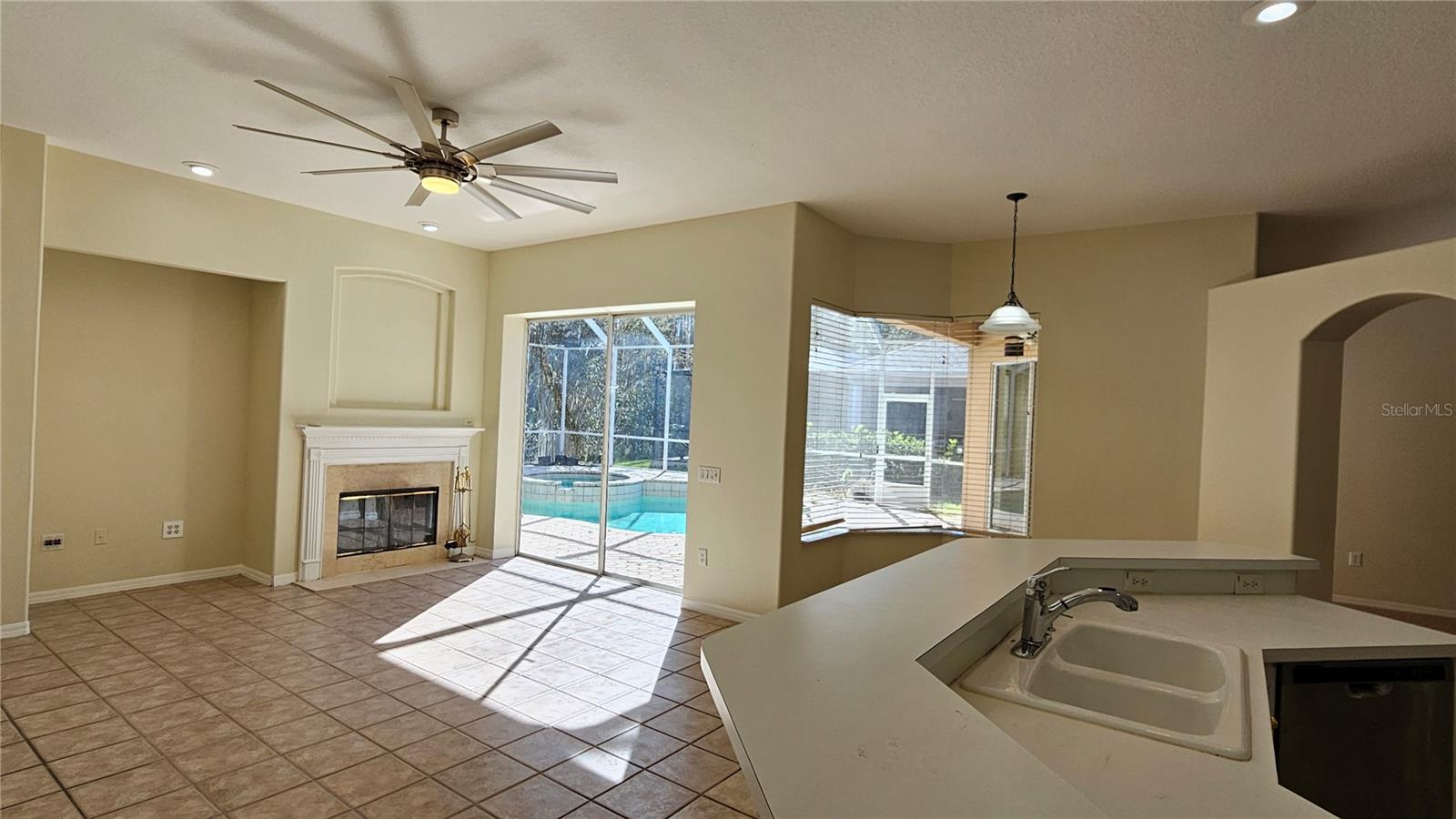 Listing photo id 10 for 6013 Catlin Drive