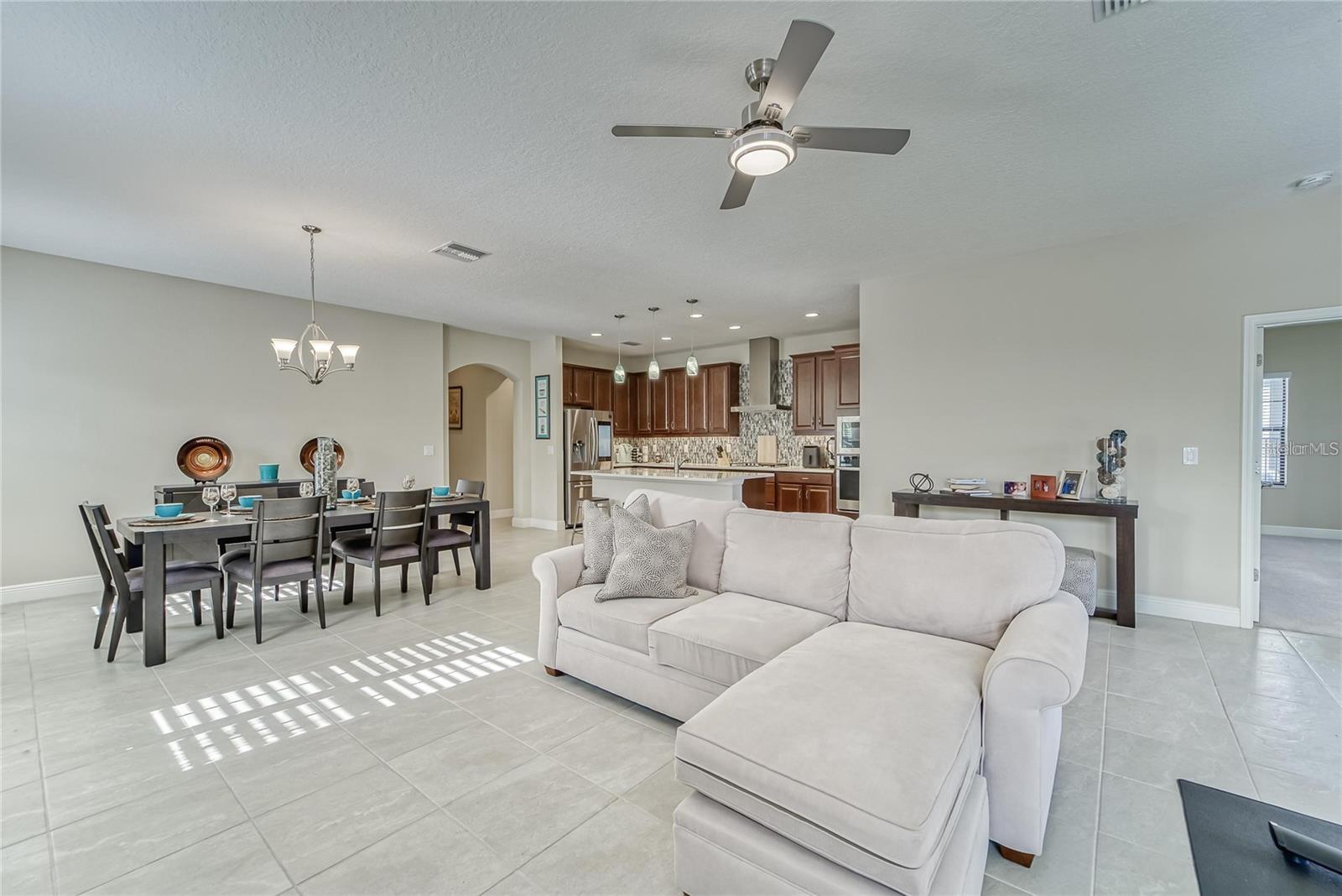 Listing photo id 9 for 6445 Tideline Drive