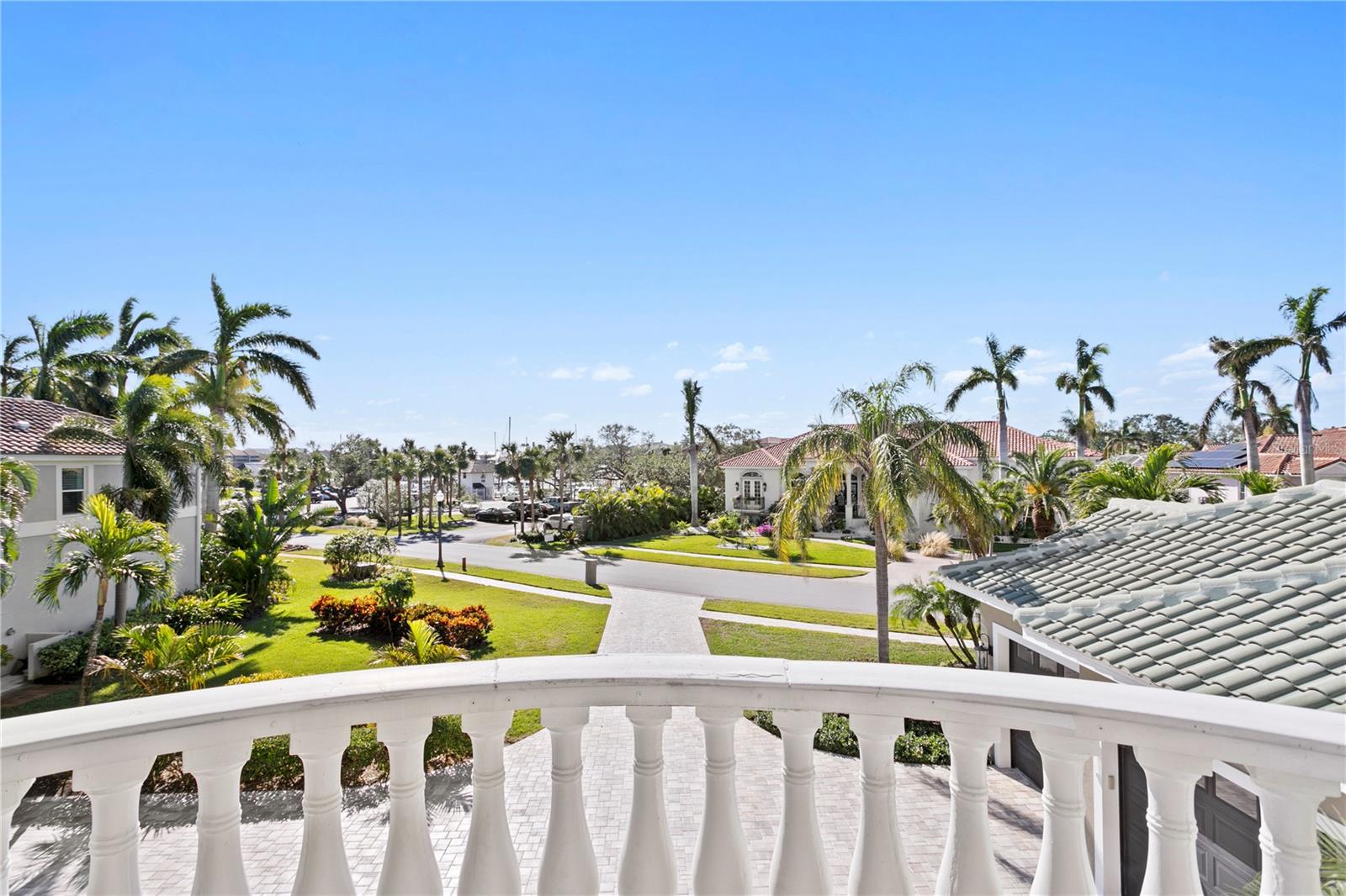 Listing photo id 47 for 6307 Pasadena Point Boulevard