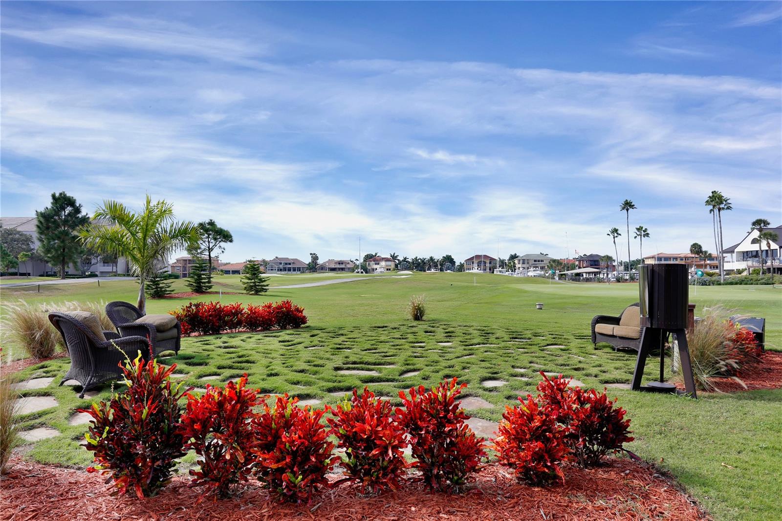 Listing photo id 73 for 6307 Pasadena Point Boulevard