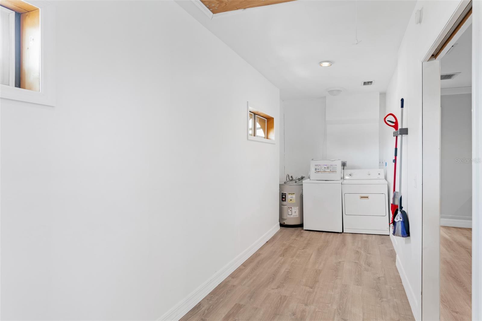Image 11 of 41 For 11445 60th Street N
