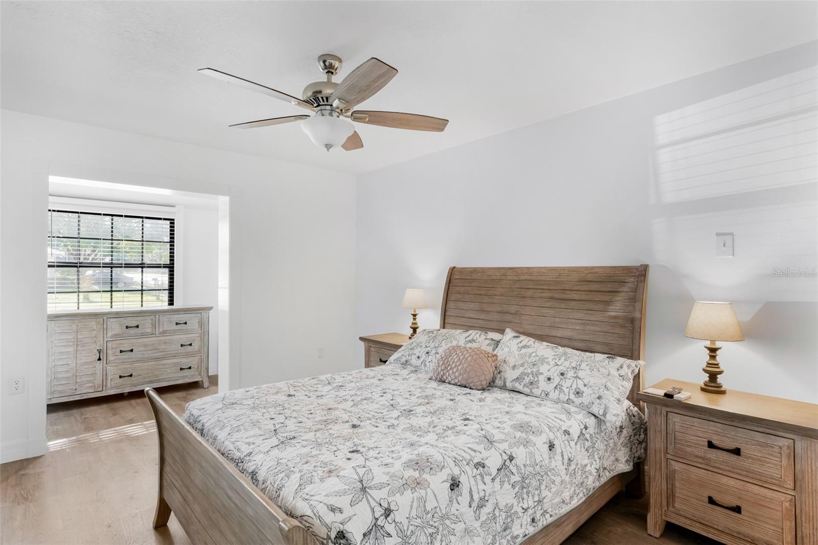 Image 13 of 41 For 11445 60th Street N