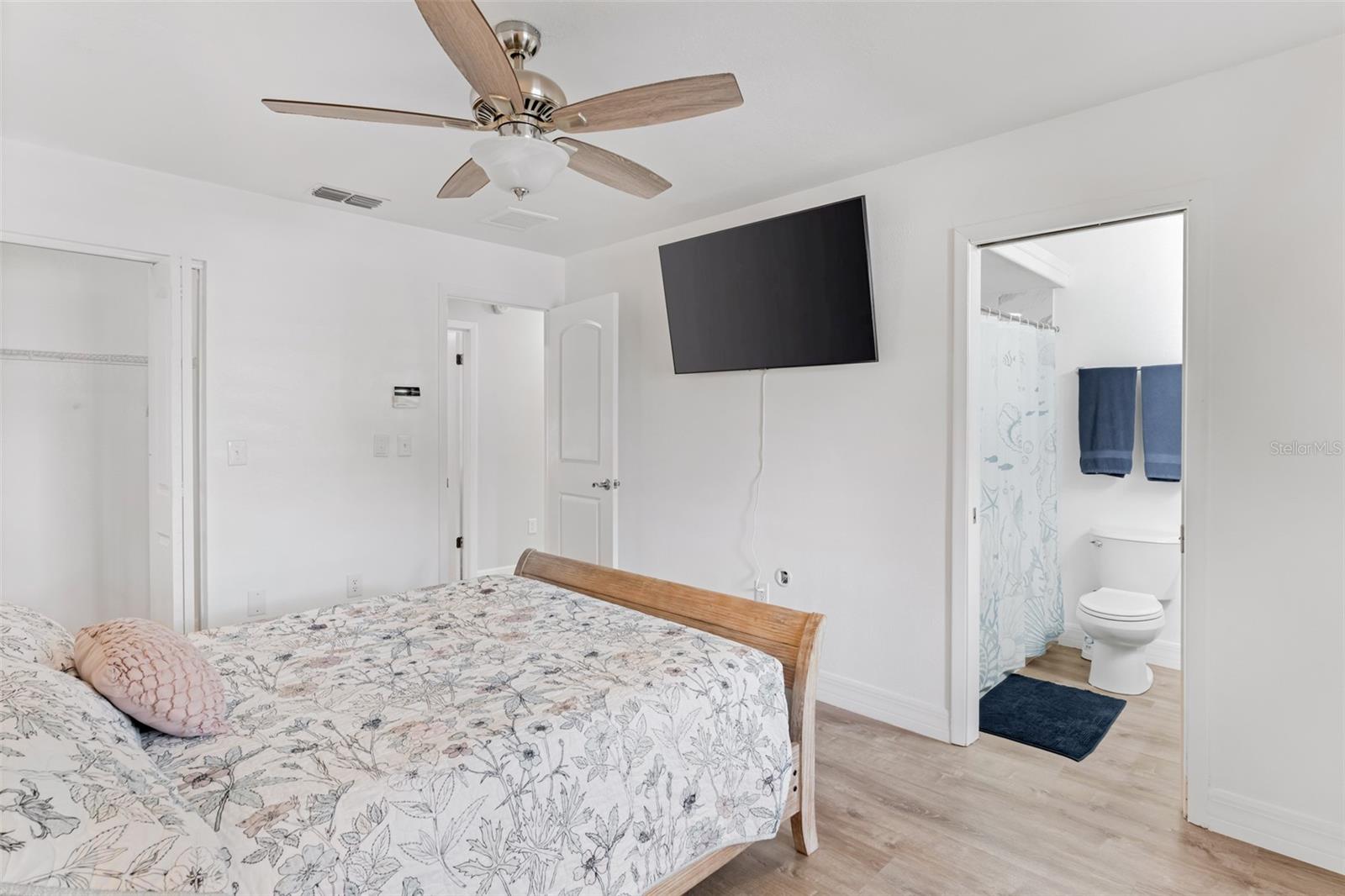 Image 15 of 41 For 11445 60th Street N